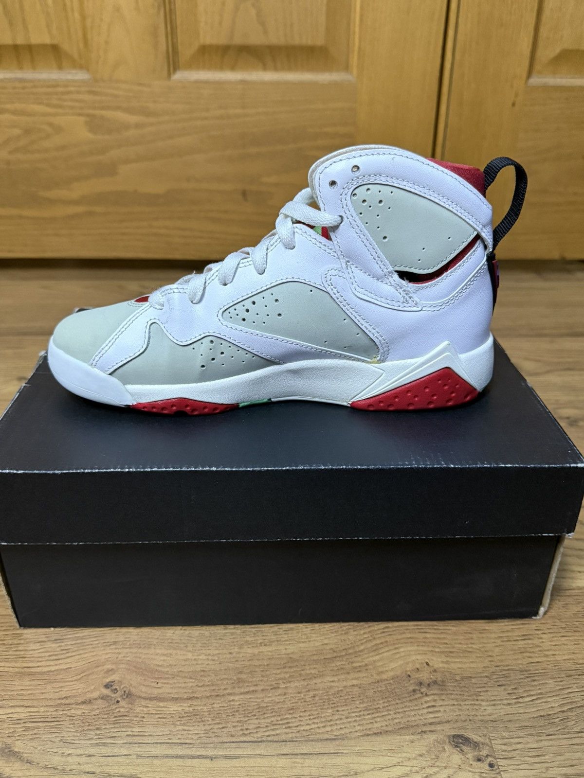 Jordan Brand Air Jordan 7 “Hare” Size 5.5y Size US 5.5 / EU 38 - 10 Thumbnail