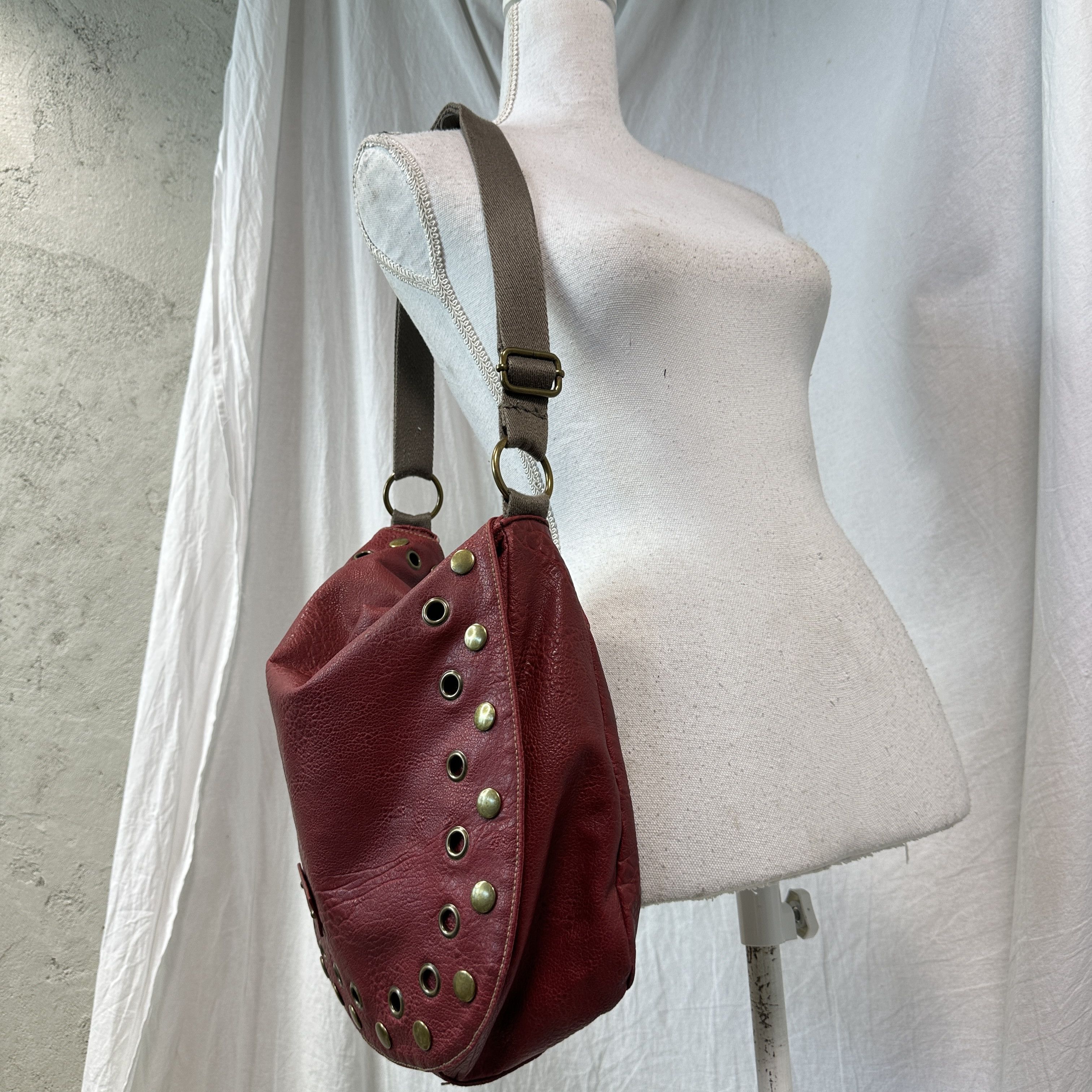 Vintage Vintage Leather Cherry Red Eyelets Bag Y2K Size ONE SIZE - 4 Thumbnail
