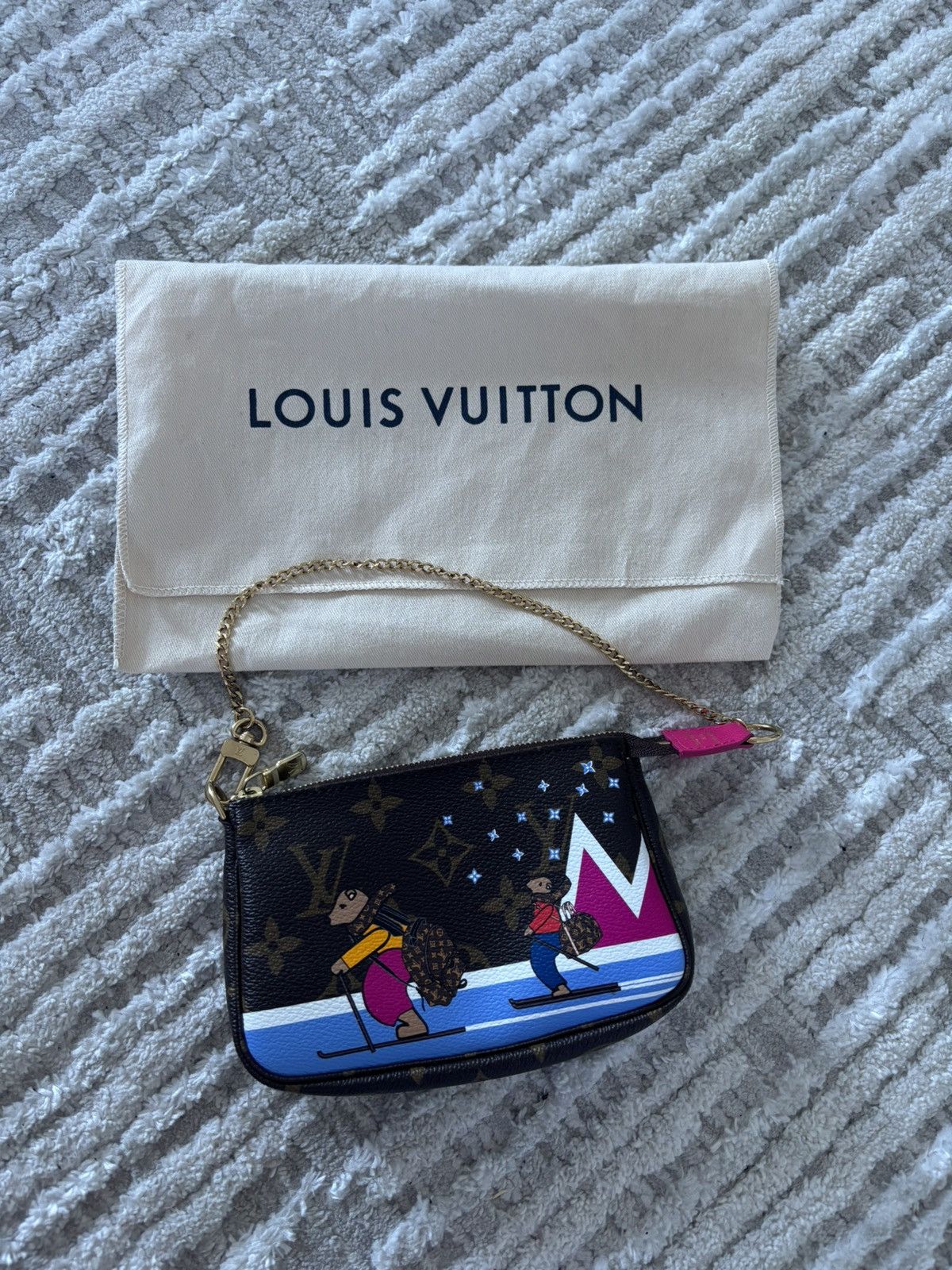 Louis Vuitton Louis Vuitton Skiing Bears Vivienne Bag Size ONE SIZE - 1 Thumbnail