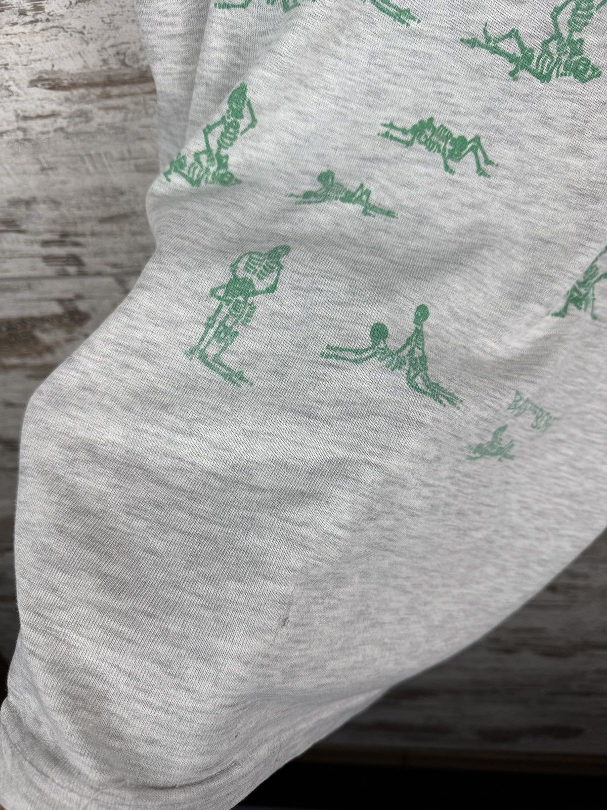 Vintage Vintage Fashion Victim 1990 Boning Skeletons Sex T-Shirt XL Size US XL / EU 56 / 4 - 10 Thumbnail