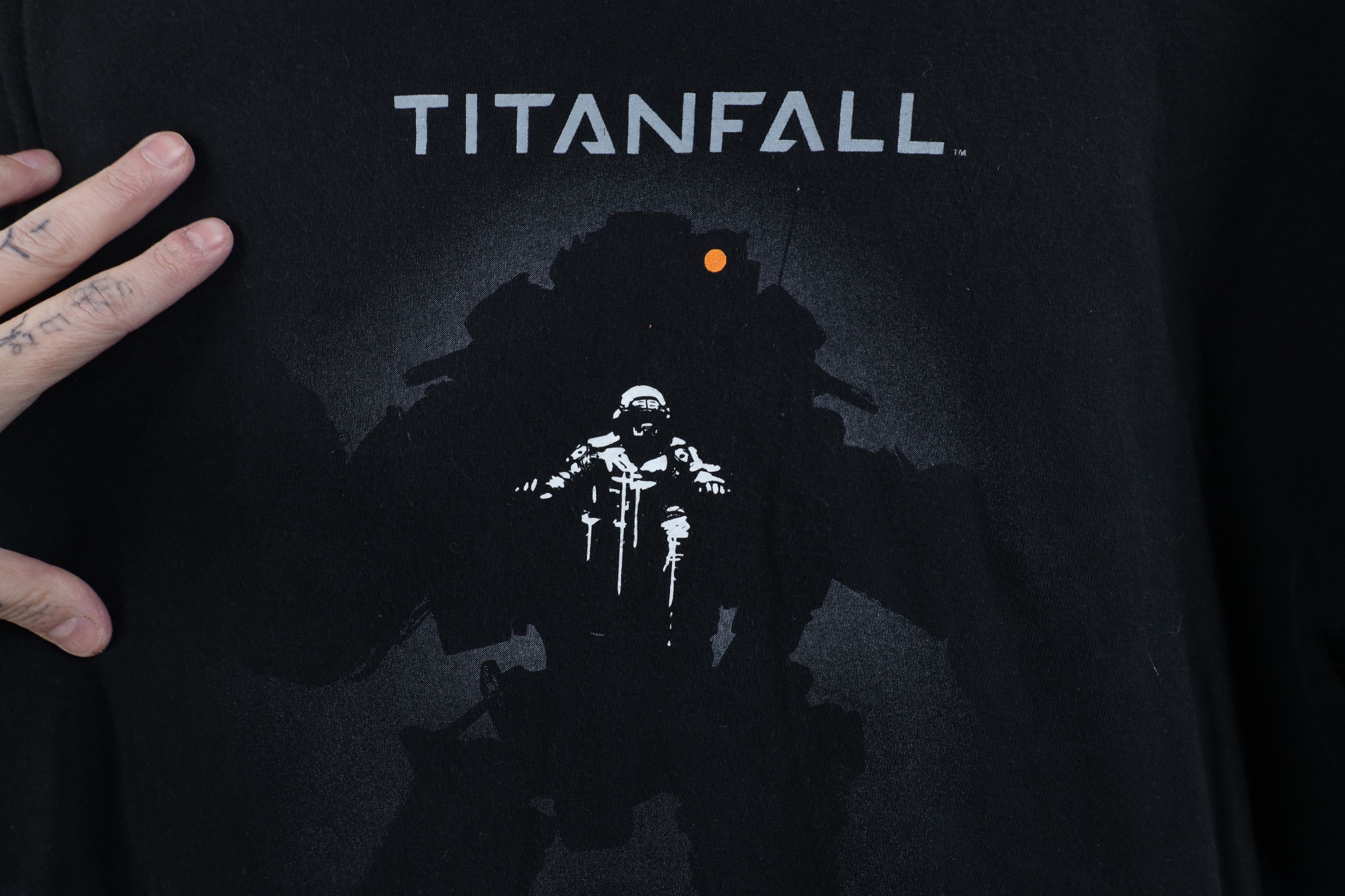 Vintage Vintage Titanfall Video Game Promo Spell Out T-Shirt Cotton Size US XL / EU 56 / 4 - 4 Thumbnail