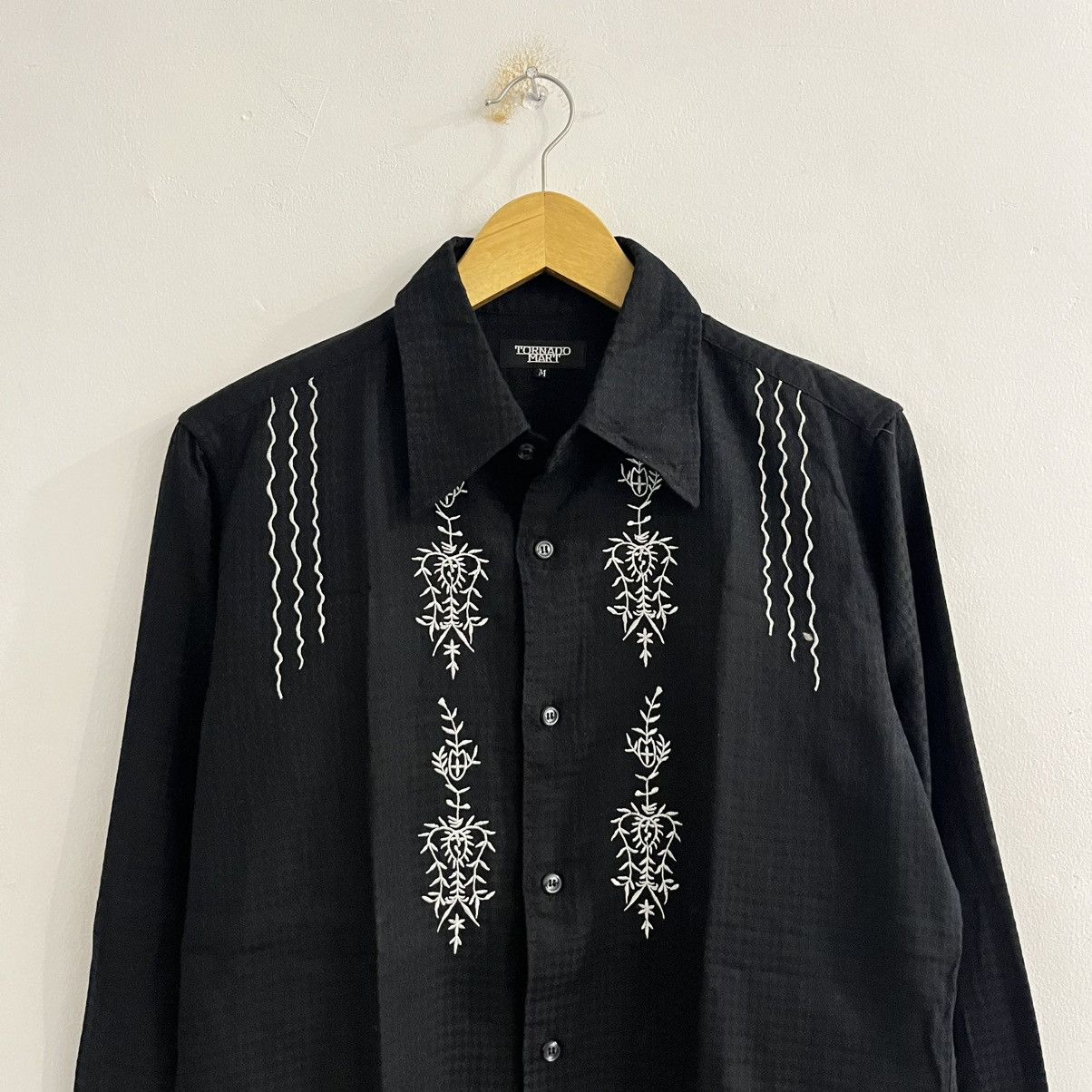 Tornado Mart Floral Accent Emnroidered Button Up
