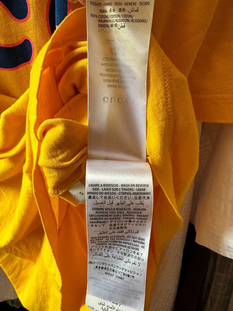 Gucci Gucci Short-sleeved T-shirt with large logo on the chest 25 Size US S / EU 44-46 / 1 - 7 Thumbnail