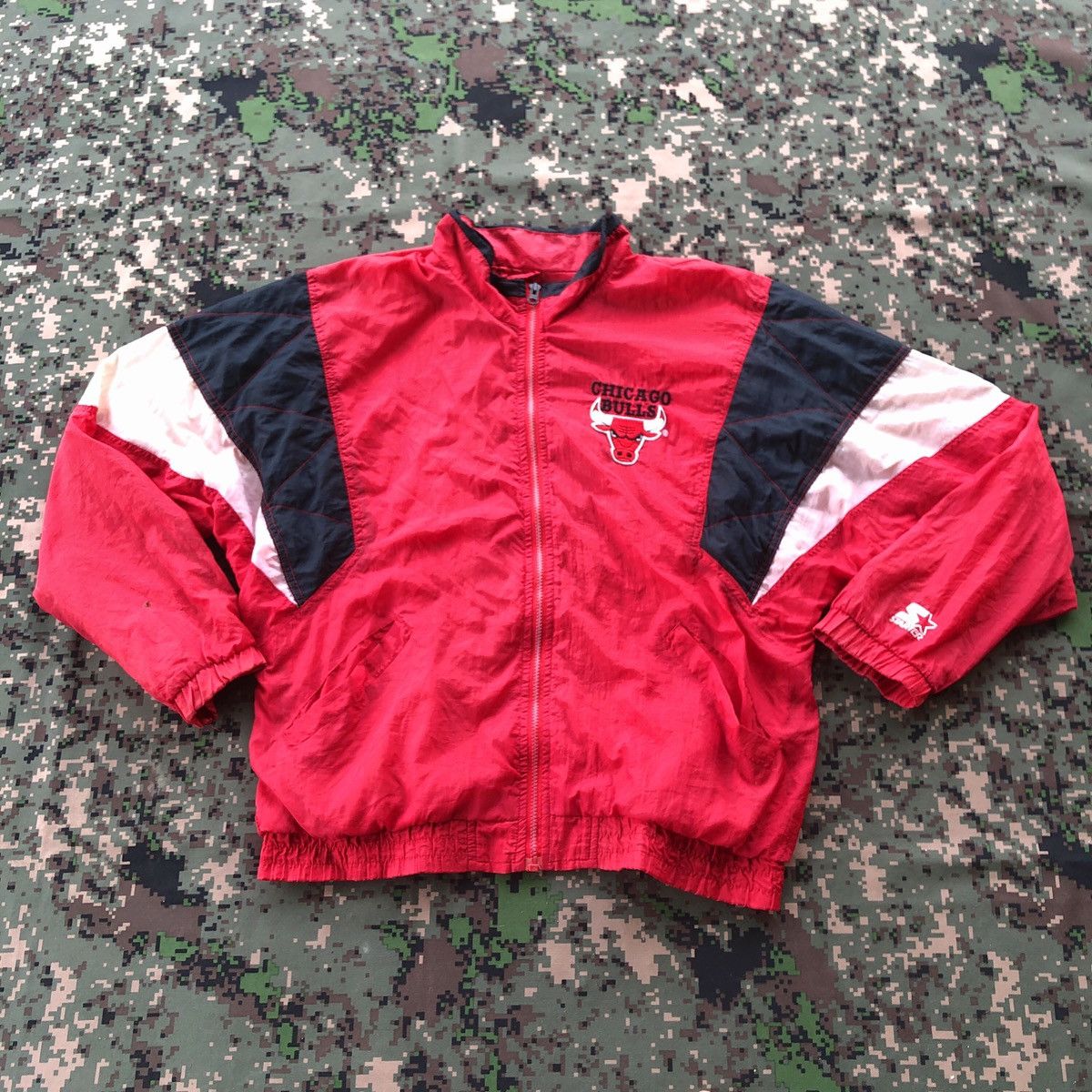 NBA × Vintage Vtg 90s Chicago Bull Big Logo Windbreaker Jacket Size US L / EU 52-54 / 3 - 2 Thumbnail