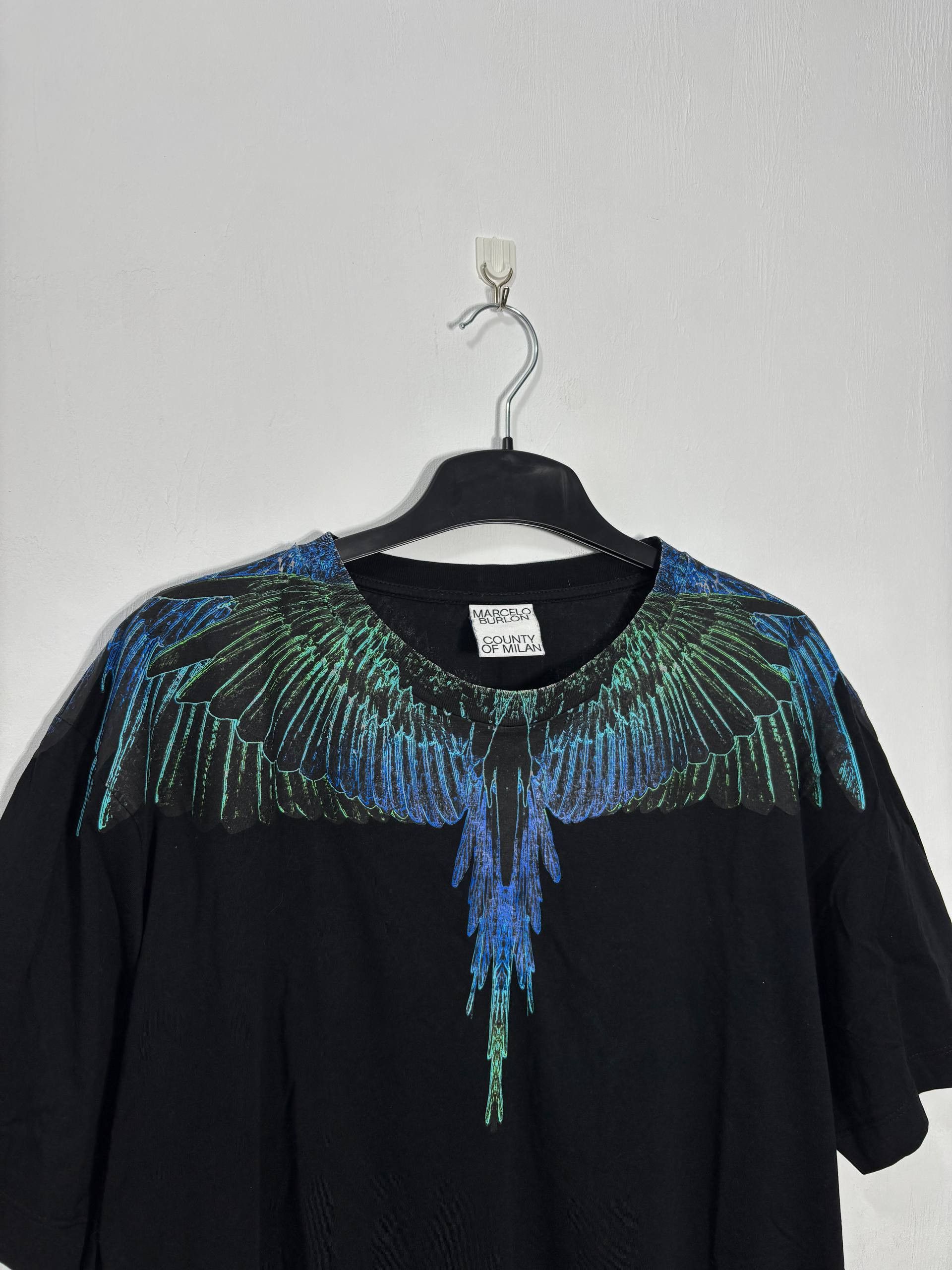Marcelo Burlon Marcelo Burlon Neon Wings Black & Blue T-Shirt Size US XL / EU 56 / 4 - 2 Thumbnail