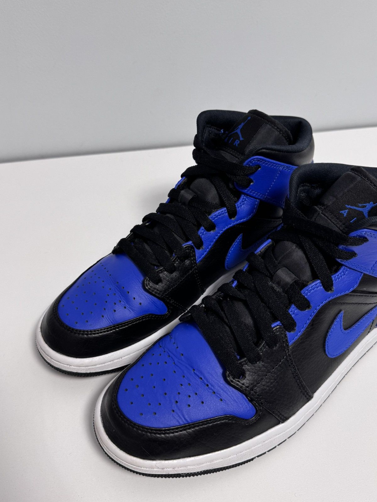 Jordan Brand Air Jordan 1 Mid Hyper Royal Size US 9 / EU 42 - 6 Thumbnail