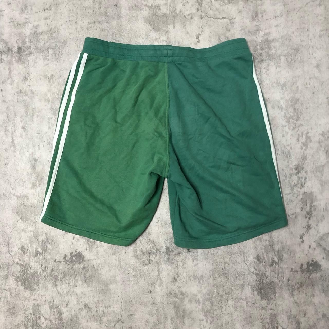 Adidas Adidas green and white shorts adidas Size US 34 / EU 50 - 3 Thumbnail