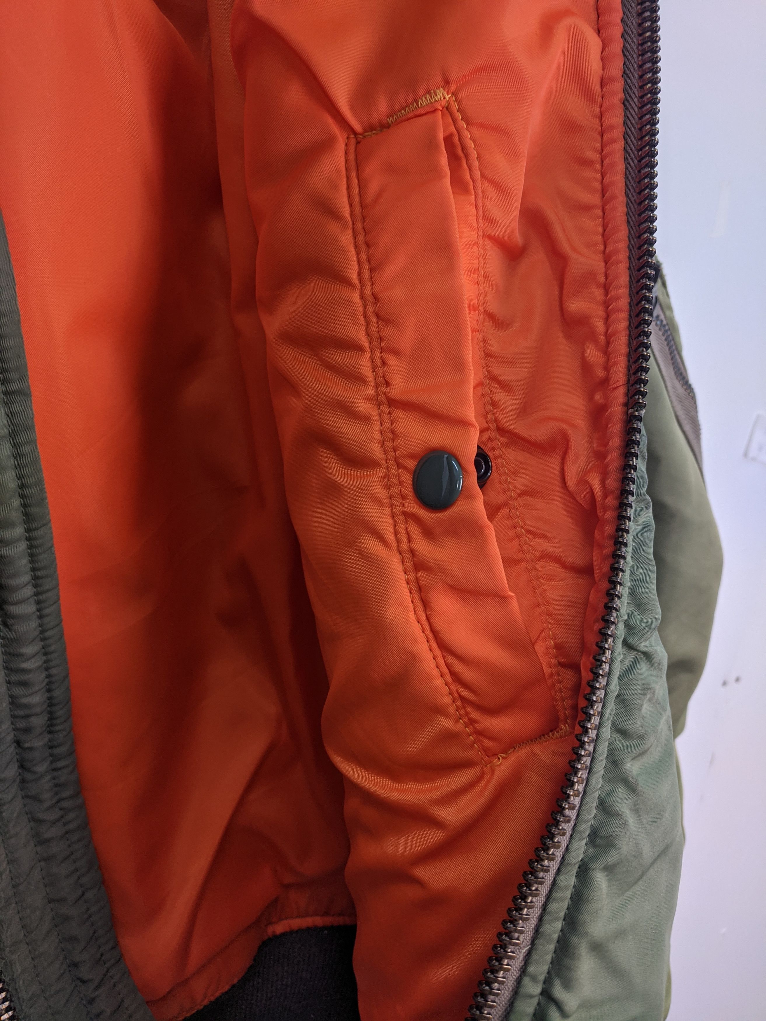 Alpha Industries Vintage Faded Alpha Industries Military Bombers Jacket J0320 Size US L / EU 52-54 / 3 - 9 Thumbnail