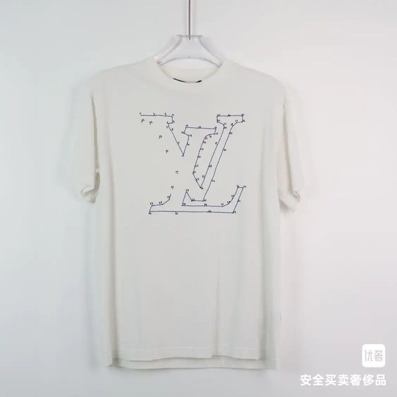 Louis Vuitton Louis Vuitton White Men's T-Shirt 0089 Size US S / EU 44-46 / 1 - 1 Thumbnail