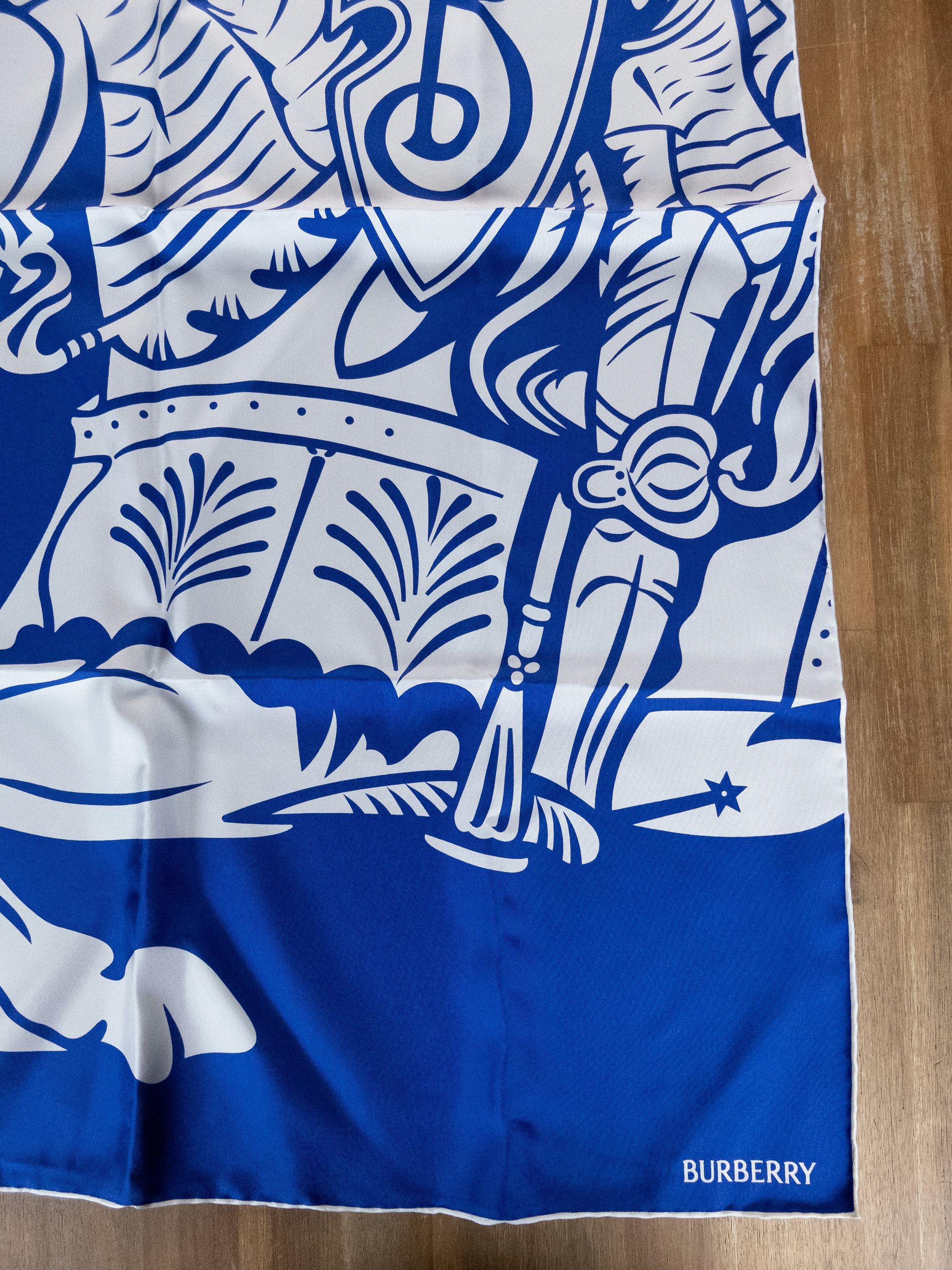 Burberry BURBERRY blue white knight logo print rectangle silk scarf Size ONE SIZE - 3 Thumbnail