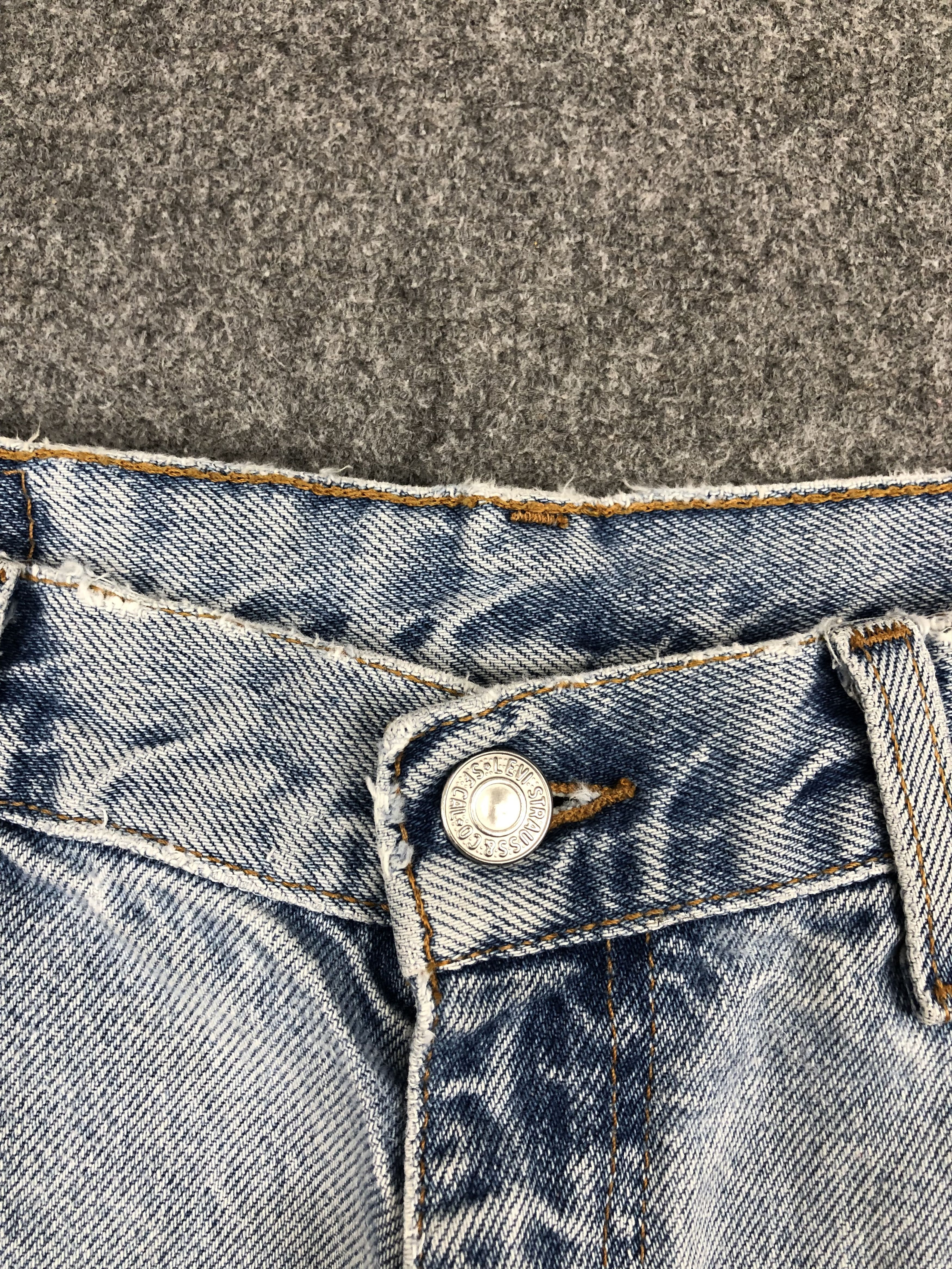 Levi's × Vintage Vintage 90s Levis 550 Light Wash Jeans Size US 34 / EU 50 - 12 Thumbnail