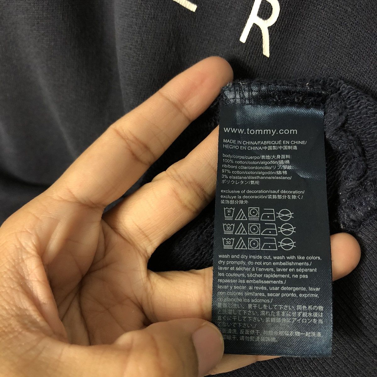 Japanese Brand Tommy Hilfiger Embroidered Flag Stripe Crewneck – Navy Size US M / EU 48-50 / 2 - 16 Thumbnail