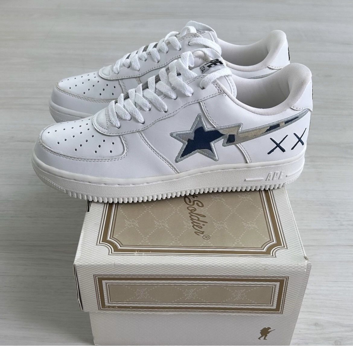 Bape VERY RARE OG 2005 A BATHING APE X KAWS BAPESTA Size US 9.5 / EU 42-43 - 5 Thumbnail
