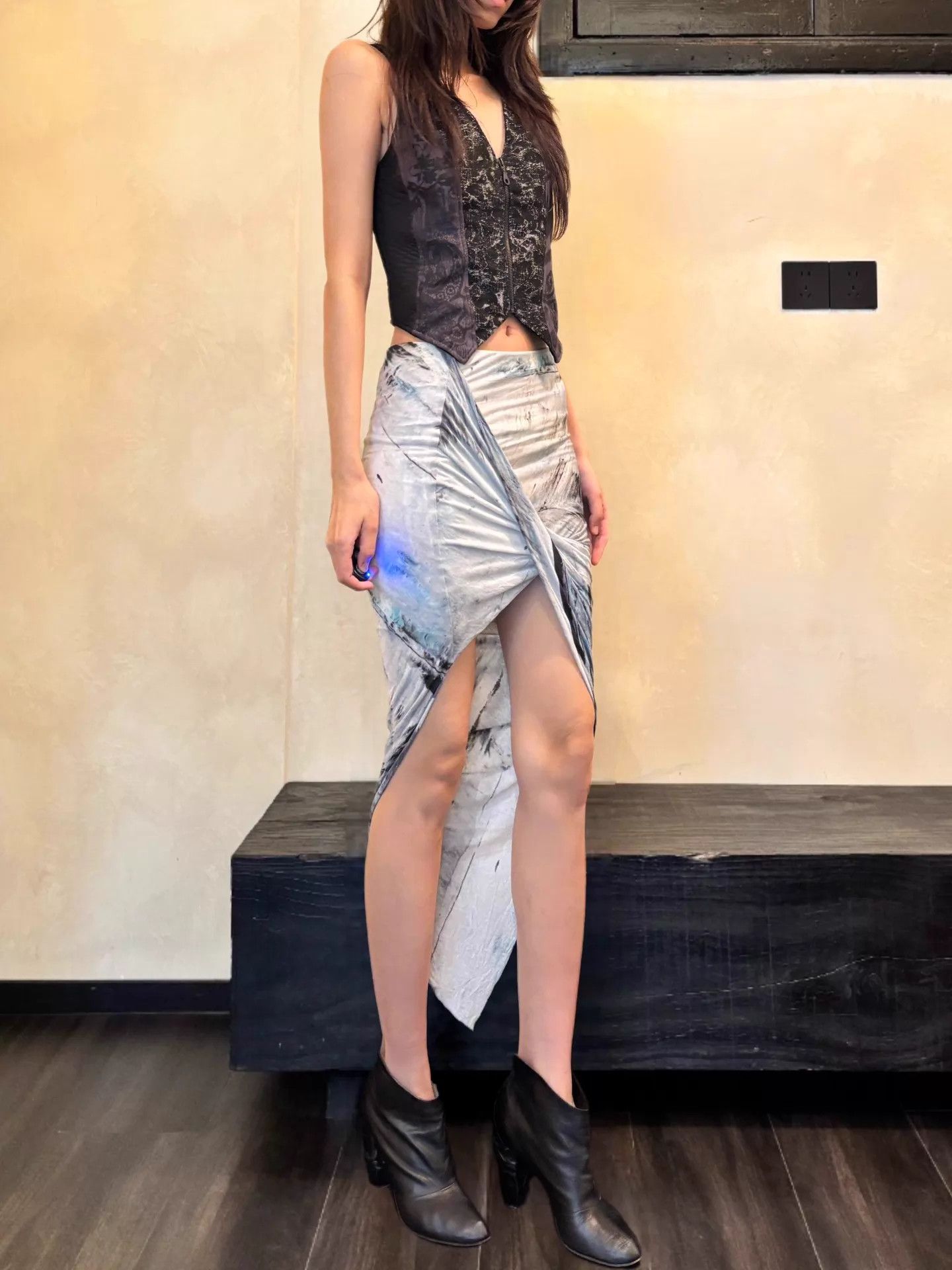 Helmut Lang Helmut Lang Vintage Printed Knot Irregular Skirt S Size 26" / US 2 / IT 38 - 2 Thumbnail