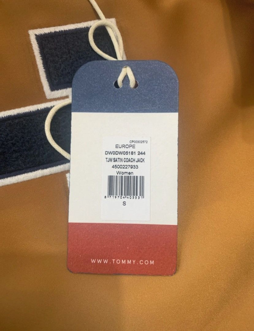 Tommy Jeans NWT Tommy Jeans Varsity Bomber Jacket Fur Collar Camel Size US XS / EU 42 / 0 - 16 Thumbnail