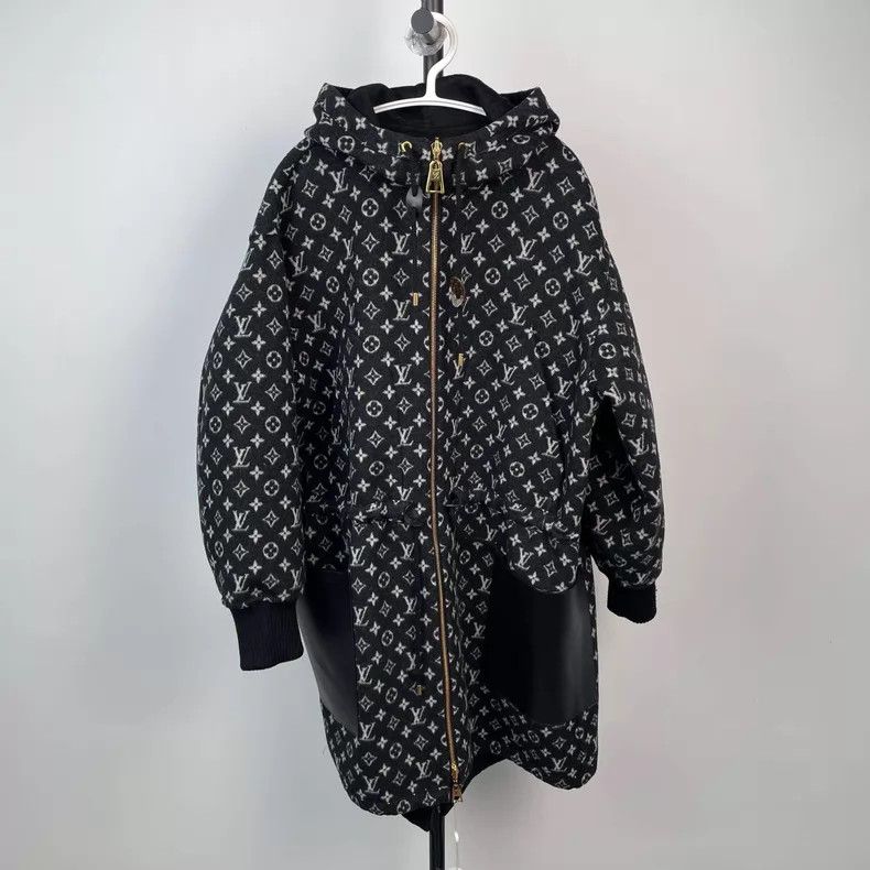 Louis Vuitton Louis Vuitton Black print print patchwork leather reversib Size XS / US 0-2 / IT 36-38 - 1 Thumbnail