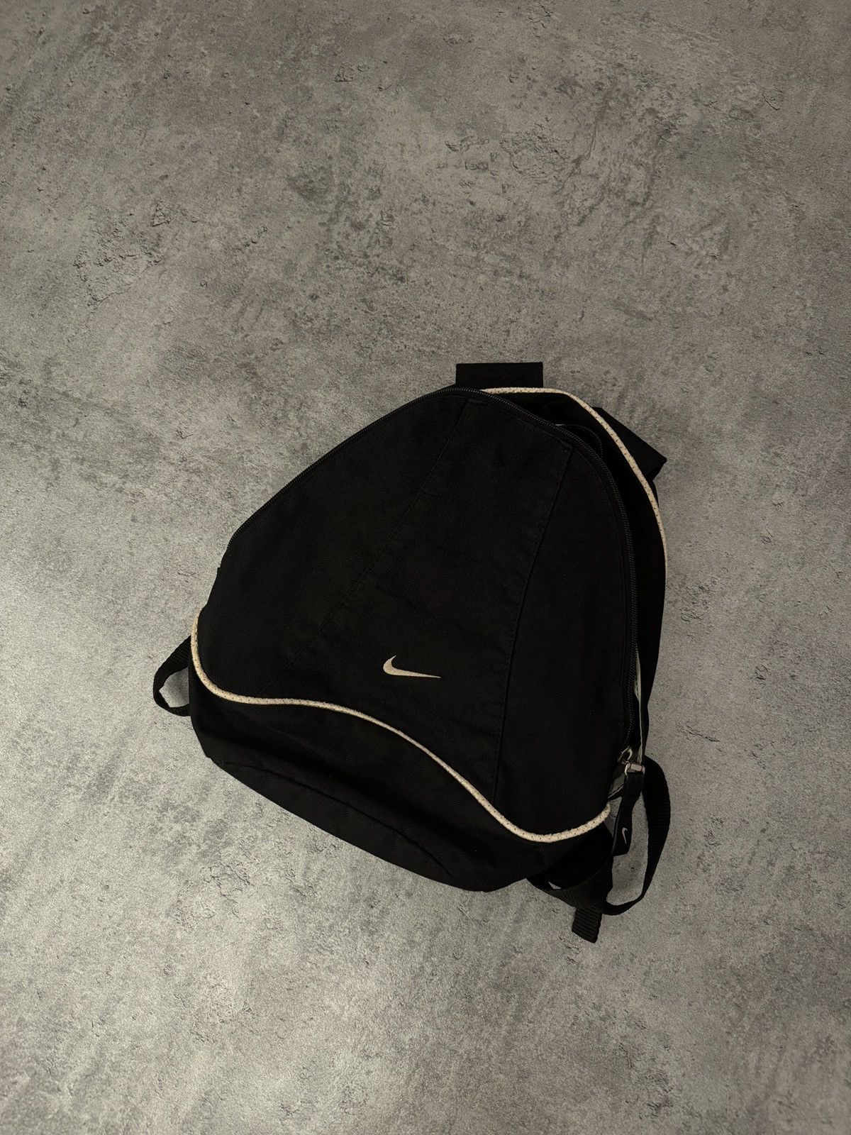 Nike × Vintage Nike Central swoosh logo black small bag backpack vintage Size ONE SIZE - 2 Thumbnail