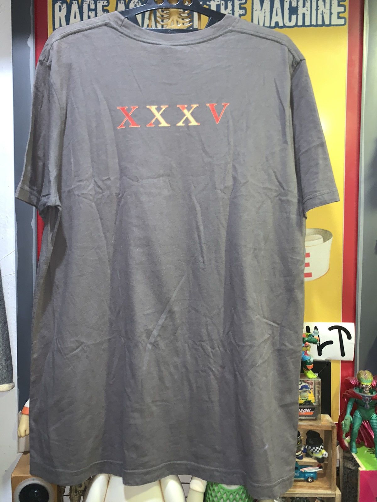 Band Tees TOTO “XXXV 35th Anniversary” band Tee Size US XL / EU 56 / 4 - 4 Thumbnail