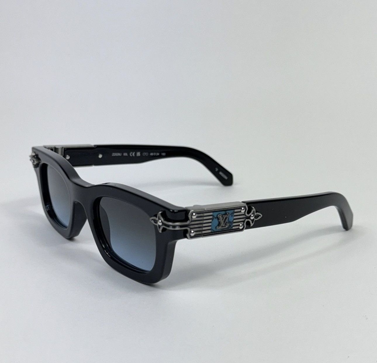 Louis Vuitton PHARRELL WILLIAMS LV WESTERN TURQUOISE ARABESQUE SUNGLASSES Size ONE SIZE - 4 Thumbnail