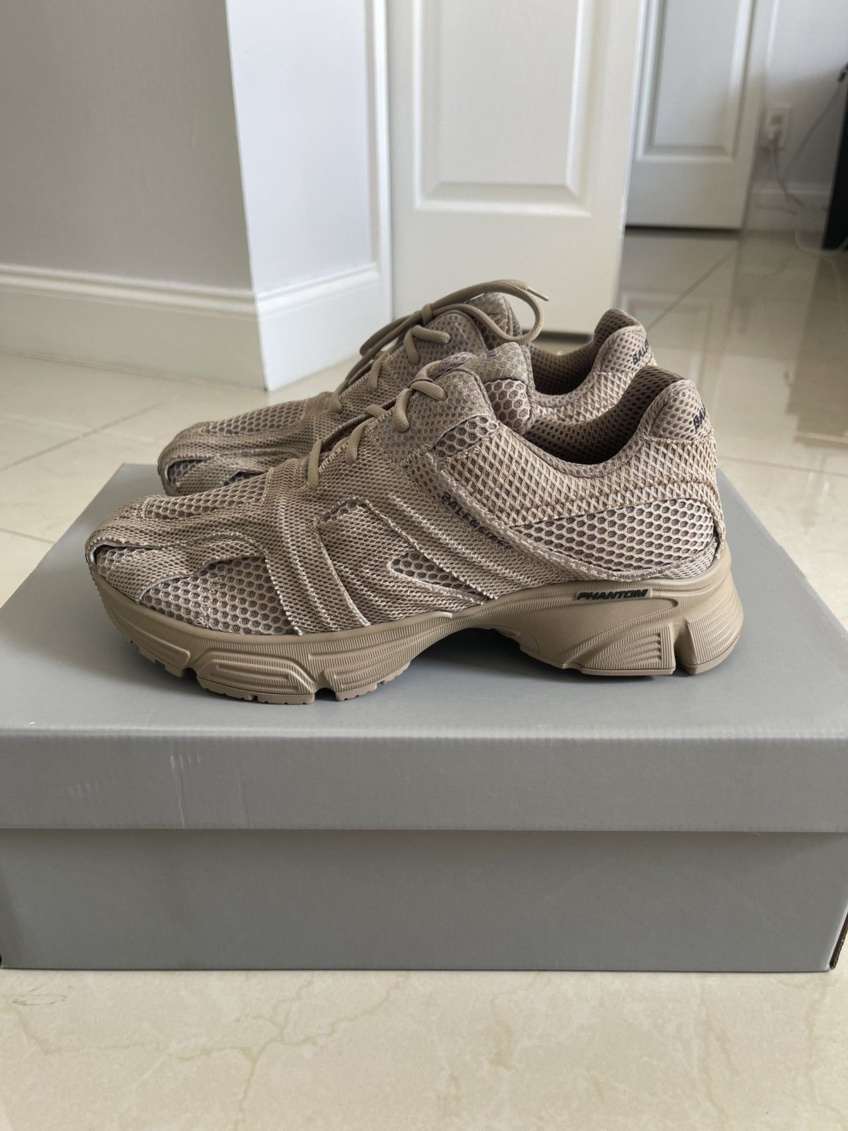 Balenciaga Balenciaga Phantom Sneaker Size US 9 / EU 42 - 1 Thumbnail