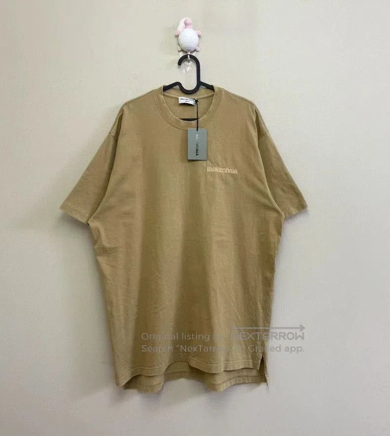 Balenciaga Balenciaga Brown Reversed Logo Short Sleeve. Size US S / EU 44-46 / 1 - 1 Thumbnail