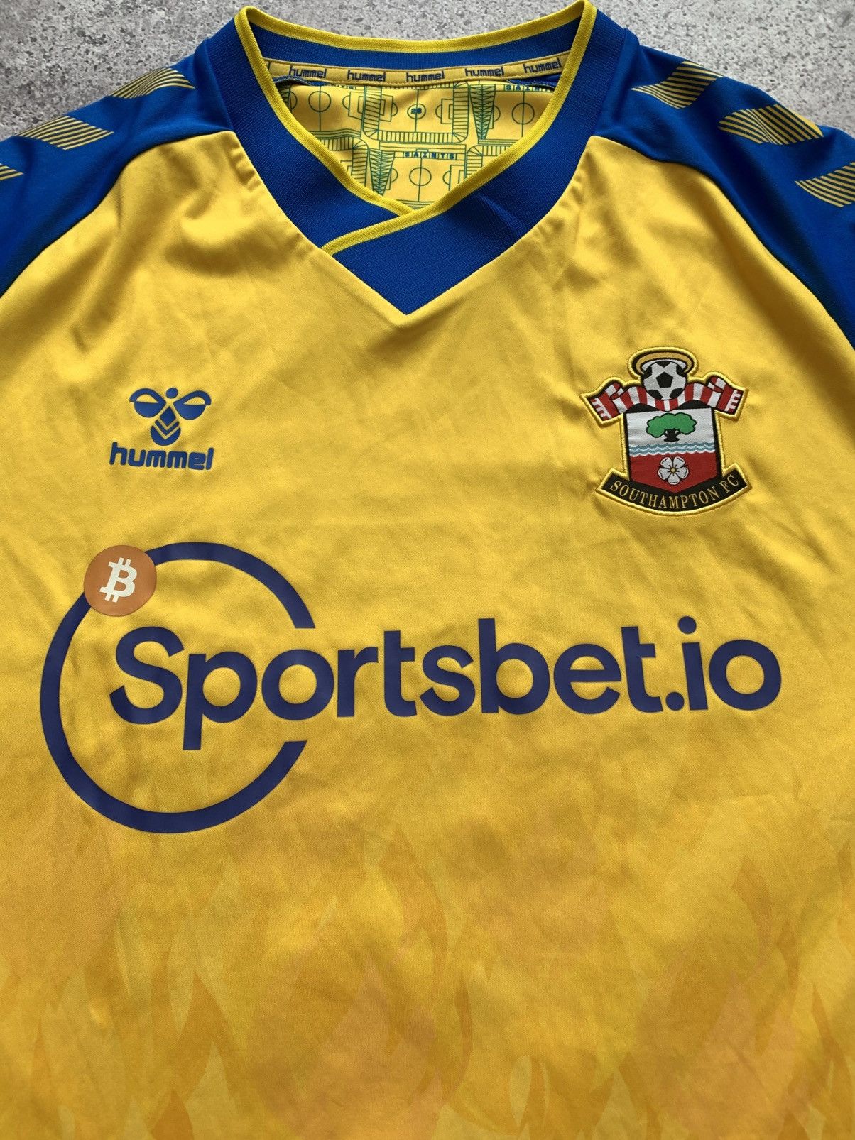 Hummel 🔥HUMMEL SOUTHAMPTON 2021/22 AWAY BROJA SOCCER JERSEY SHIRT Size US XL / EU 56 / 4 - 6 Thumbnail