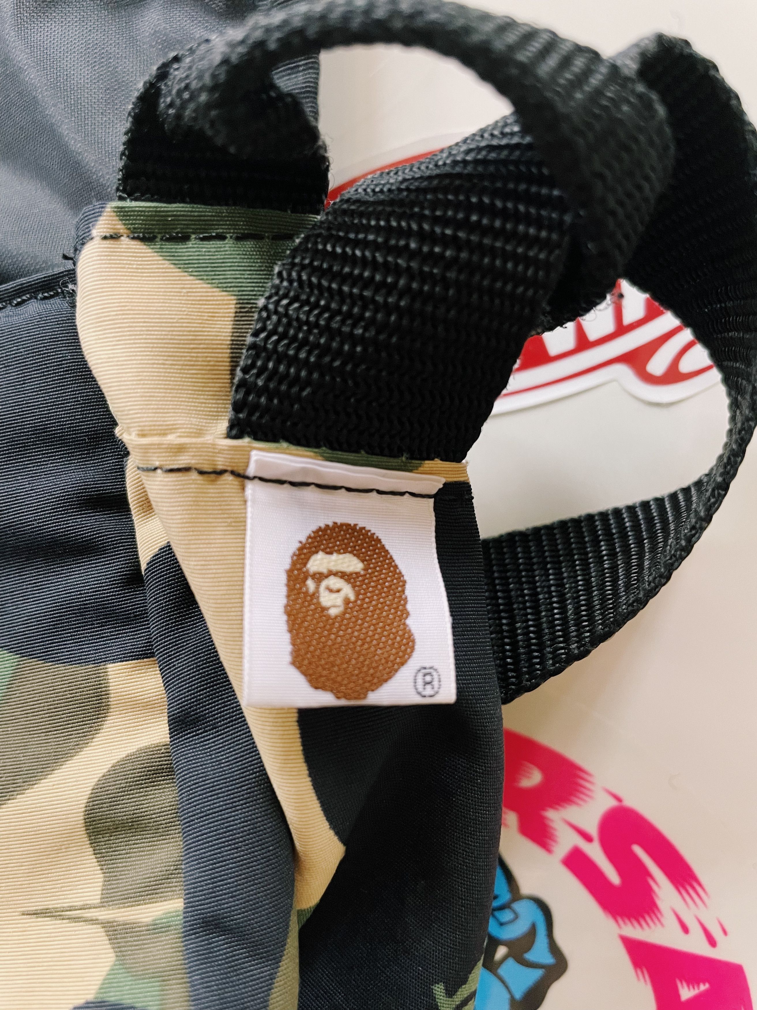 Bape × Kaws Vintage Y2K A Bathing Ape X KAWS Bendy Camo Crossbody Bag Size ONE SIZE - 8 Thumbnail