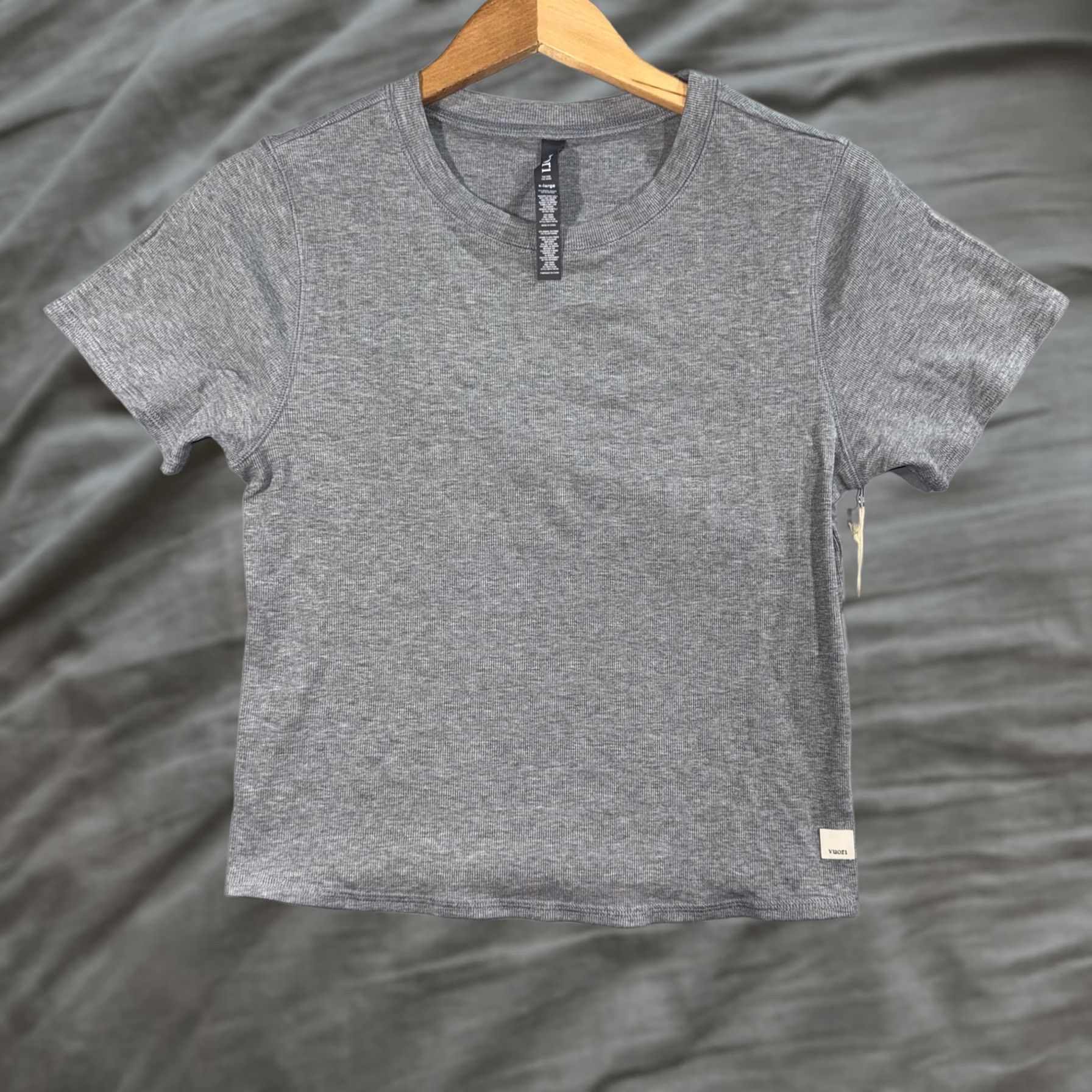 Vuori Vuori Shirt Womens XL Gray Cropped Short Sleeve Crewneck Athletic Tee Top Size XL / US 12-14 / IT 48-50 - 1 Thumbnail