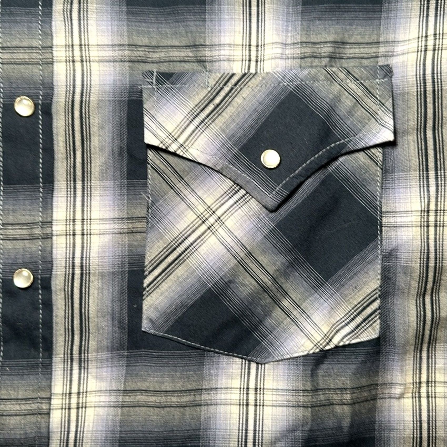 Vintage Plains Long Sleeve Pearl Snap Button-Up Shirt Medium Mens Blue Navy Plaid 65/35 Polyester/Cotton Regular Sleeve Size US M / EU 48-50 / 2 - 5 Thumbnail