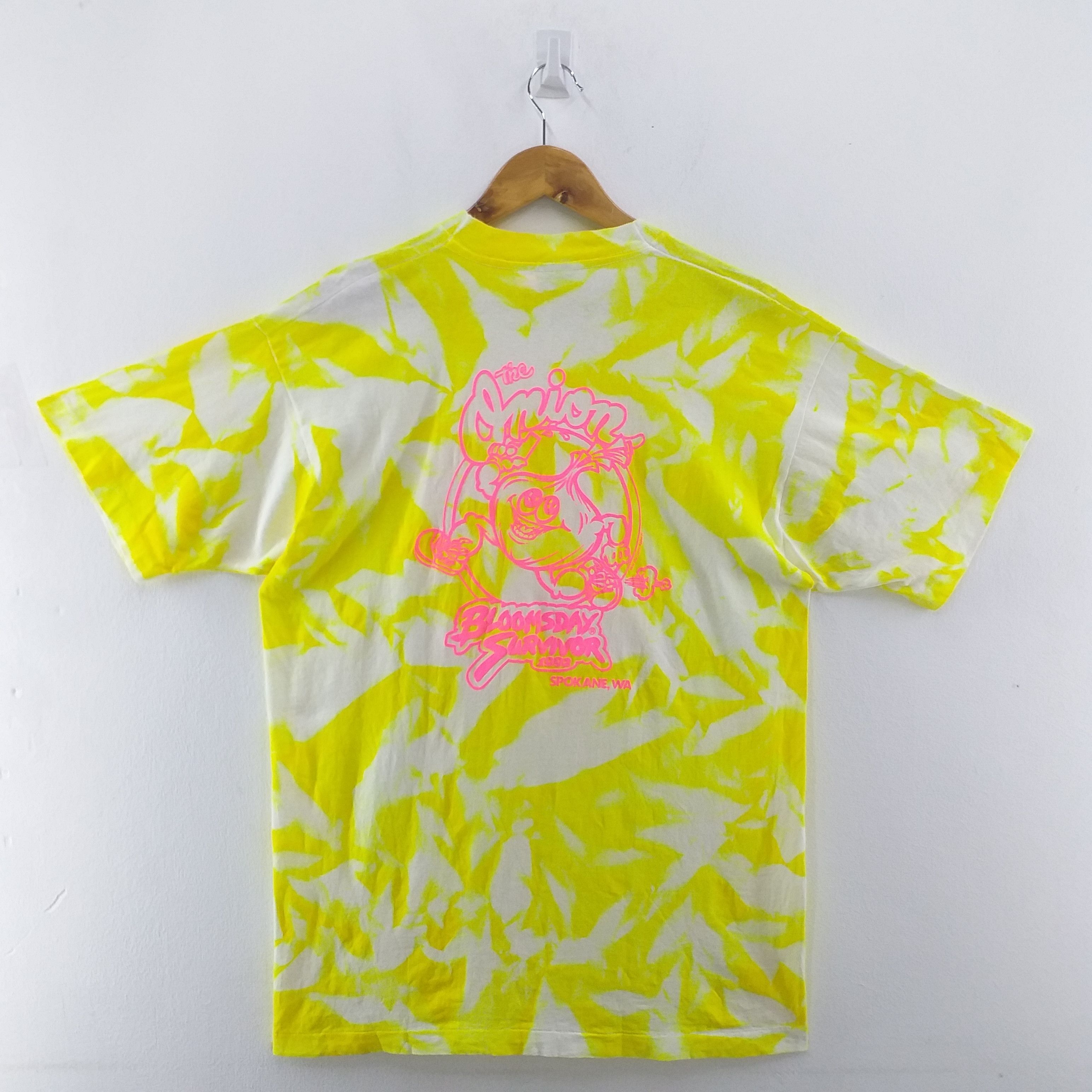 Fruit Of The Loom Vintage 90's The Onion Bloomsday Survivor Tshirt -F010 Size US L / EU 52-54 / 3 - 2 Thumbnail