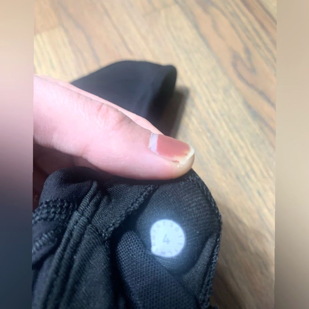 Lululemon Lululemon Tank Black with Built In Bra 4 Women Tank Top Regular Size 4 Black Built In Pad Size S / US 4 / IT 40 - 4 Thumbnail