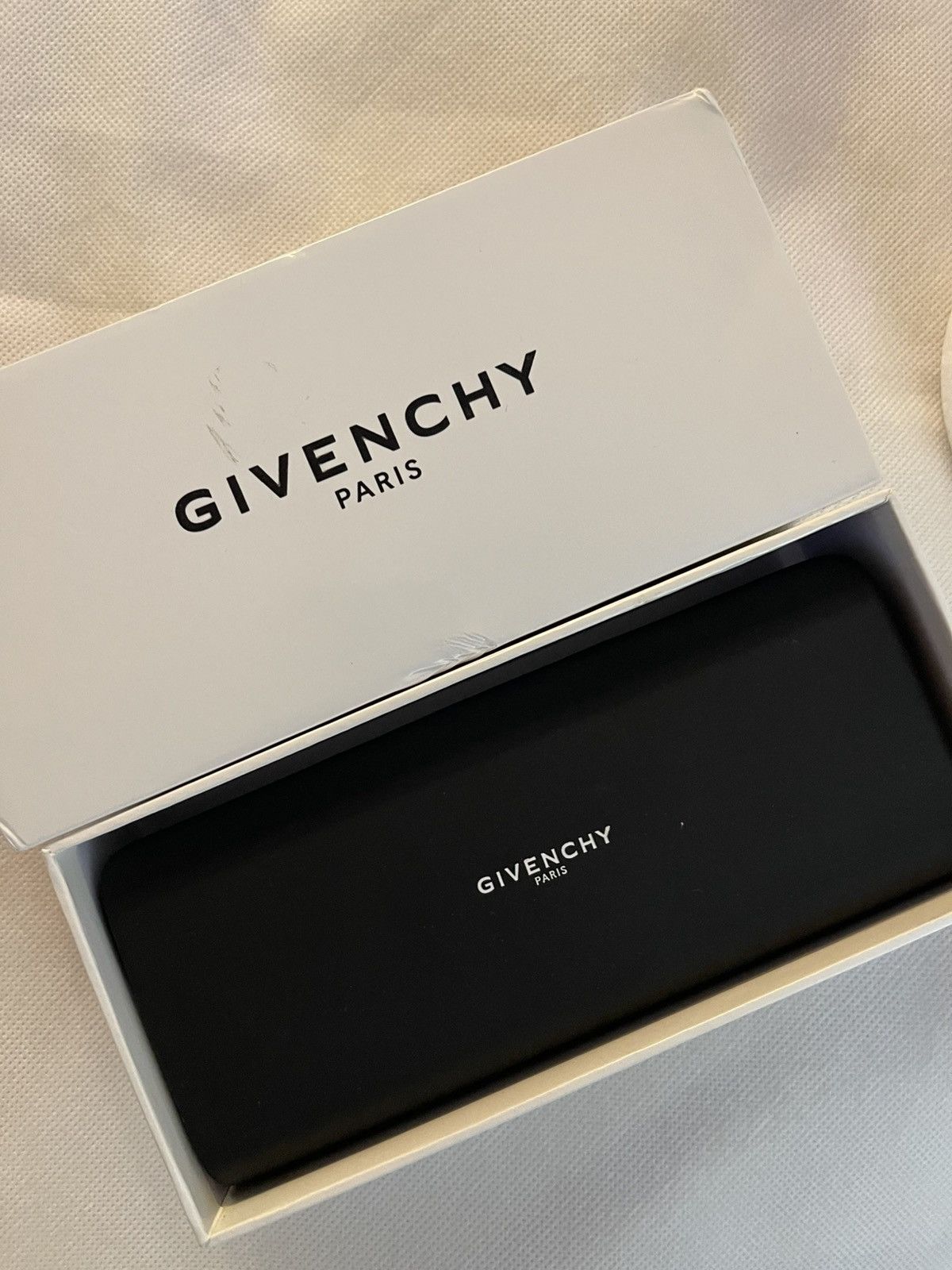 Givenchy Givenchy Oversized SUNGLASSES Size ONE SIZE - 14 Thumbnail
