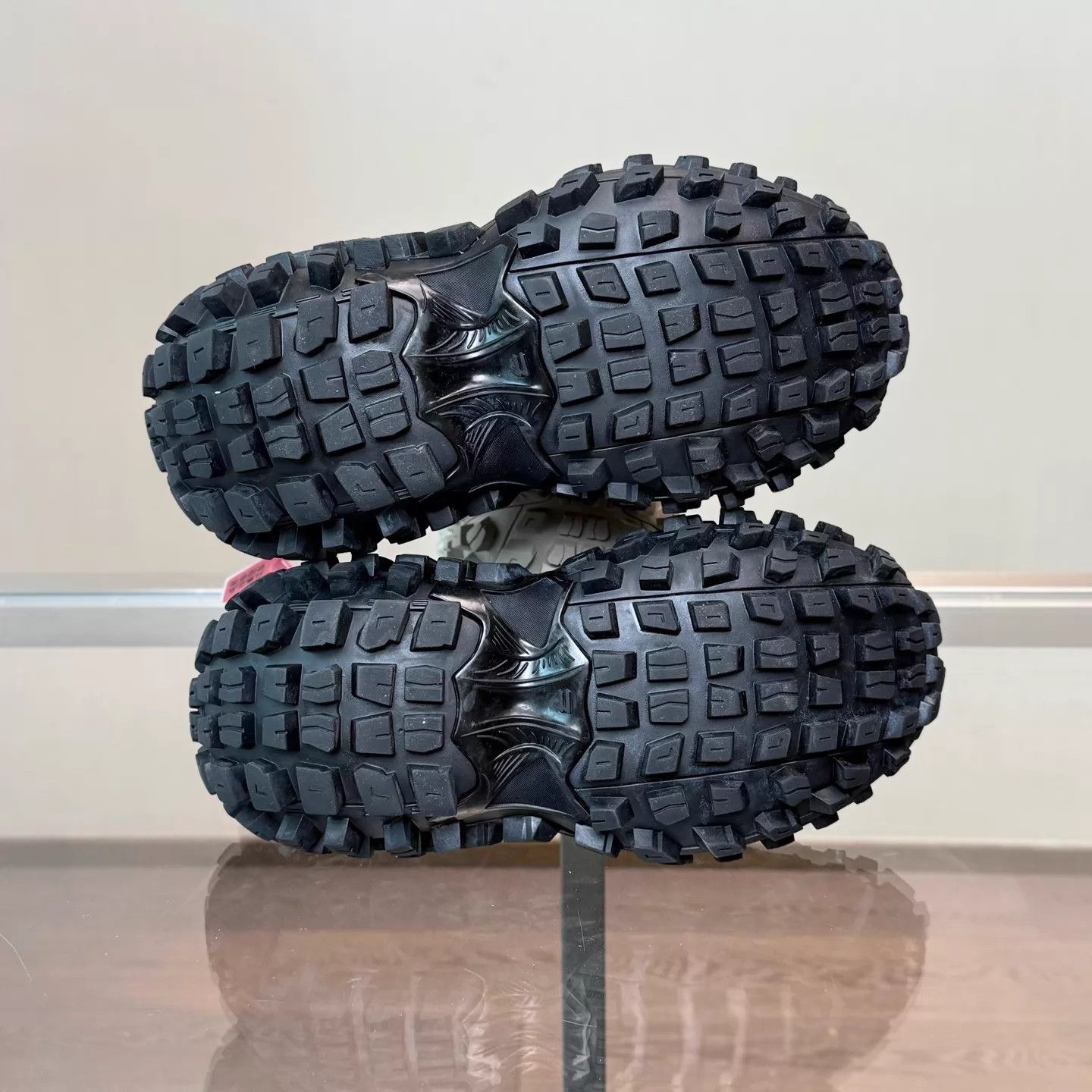 Balenciaga Balenciaga Defender Black Vintage Tire Shoes 38 99 Box & Acc Size US 8 / IT 38 - 7 Thumbnail