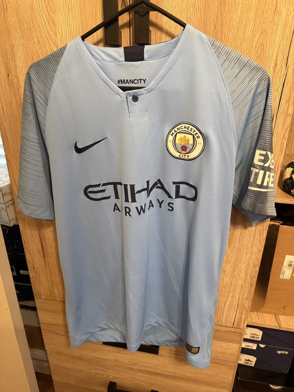 Nike Nike man city 18/19 Riyad Mahrez jersey Size US M / EU 48-50 / 2 - 2 Thumbnail