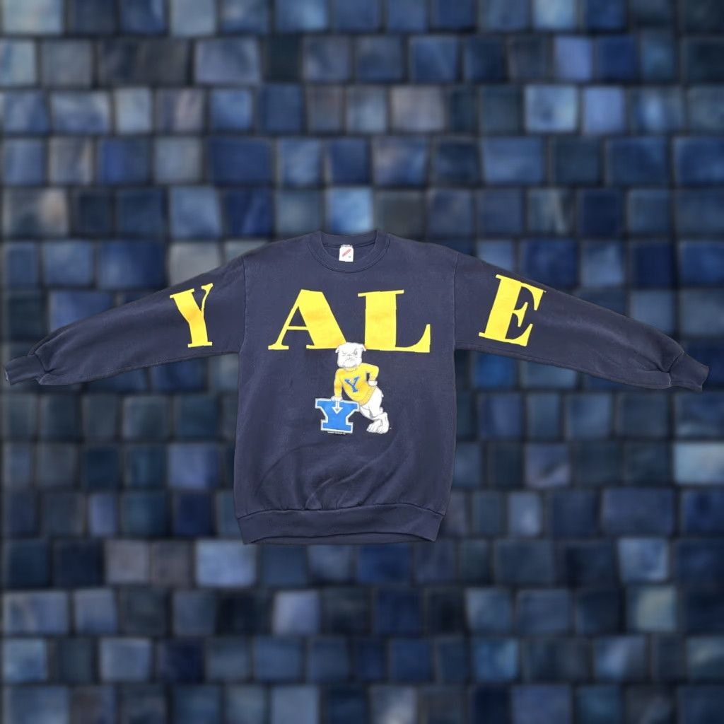 Fruit Of The Loom VINTAGE Yale Bulldogs Crewneck Sweatshirt Sz Medium Navy Blue Made In USA Size US XL / EU 56 / 4 - 1 Thumbnail