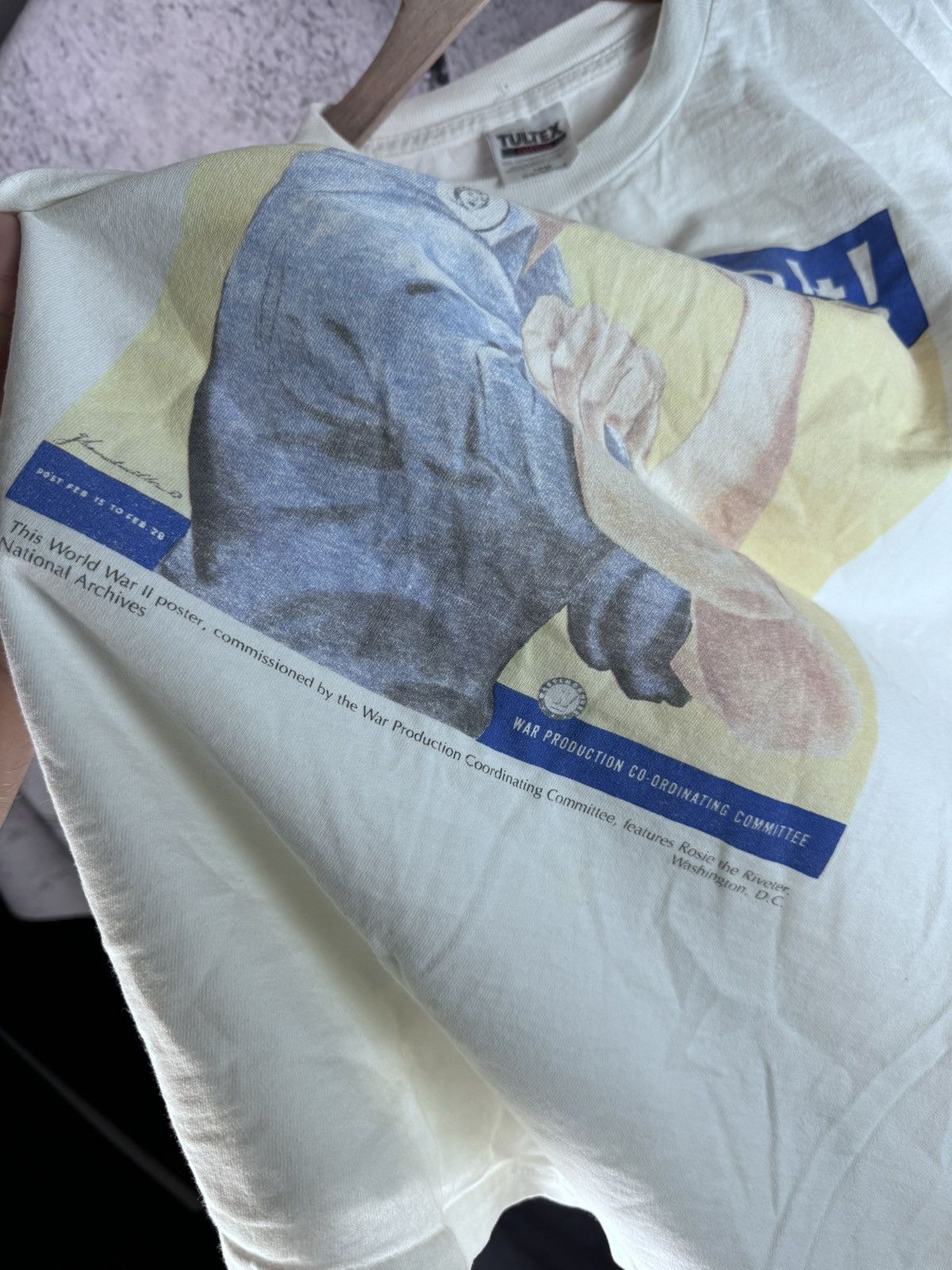 Vintage Vintage 90s Rosie The Riveter World War II Poster T-shirt Size US L / EU 52-54 / 3 - 4 Thumbnail