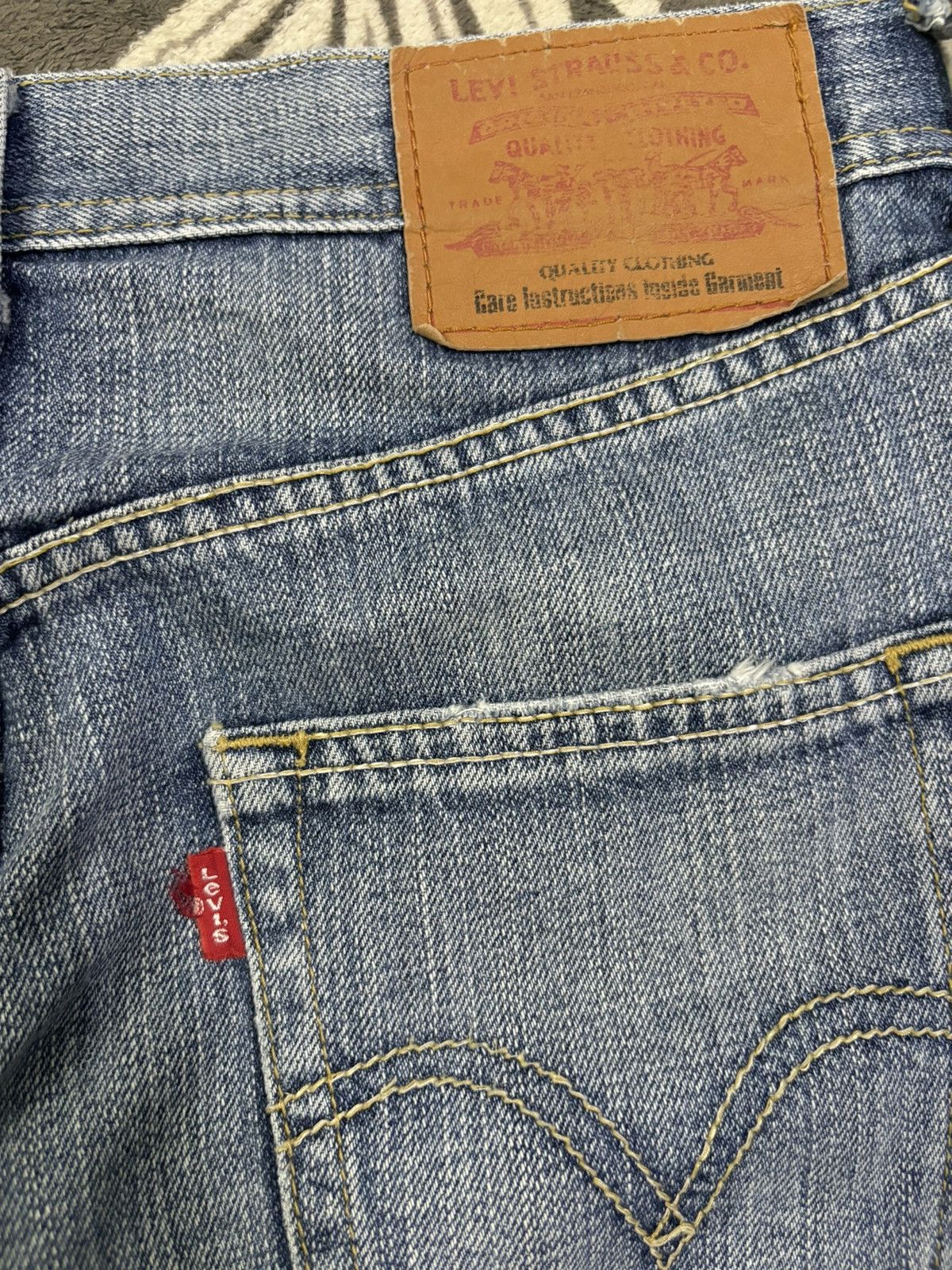Levi's Vintage 2000s Levis Blue Washed Loose Fit Distressed Jeans Size US 29 - 12 Thumbnail