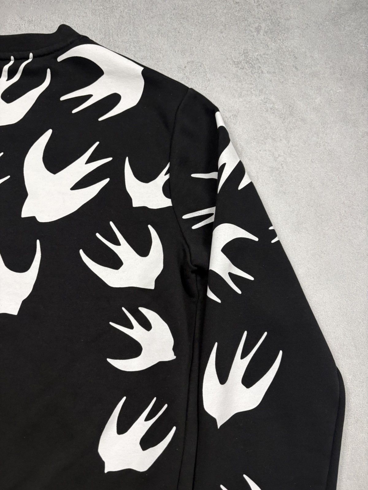 Alexander McQueen McQ Alexander McQueen Swallow Print Sweatshirt Black Size L Size US L / EU 52-54 / 3 - 13 Thumbnail