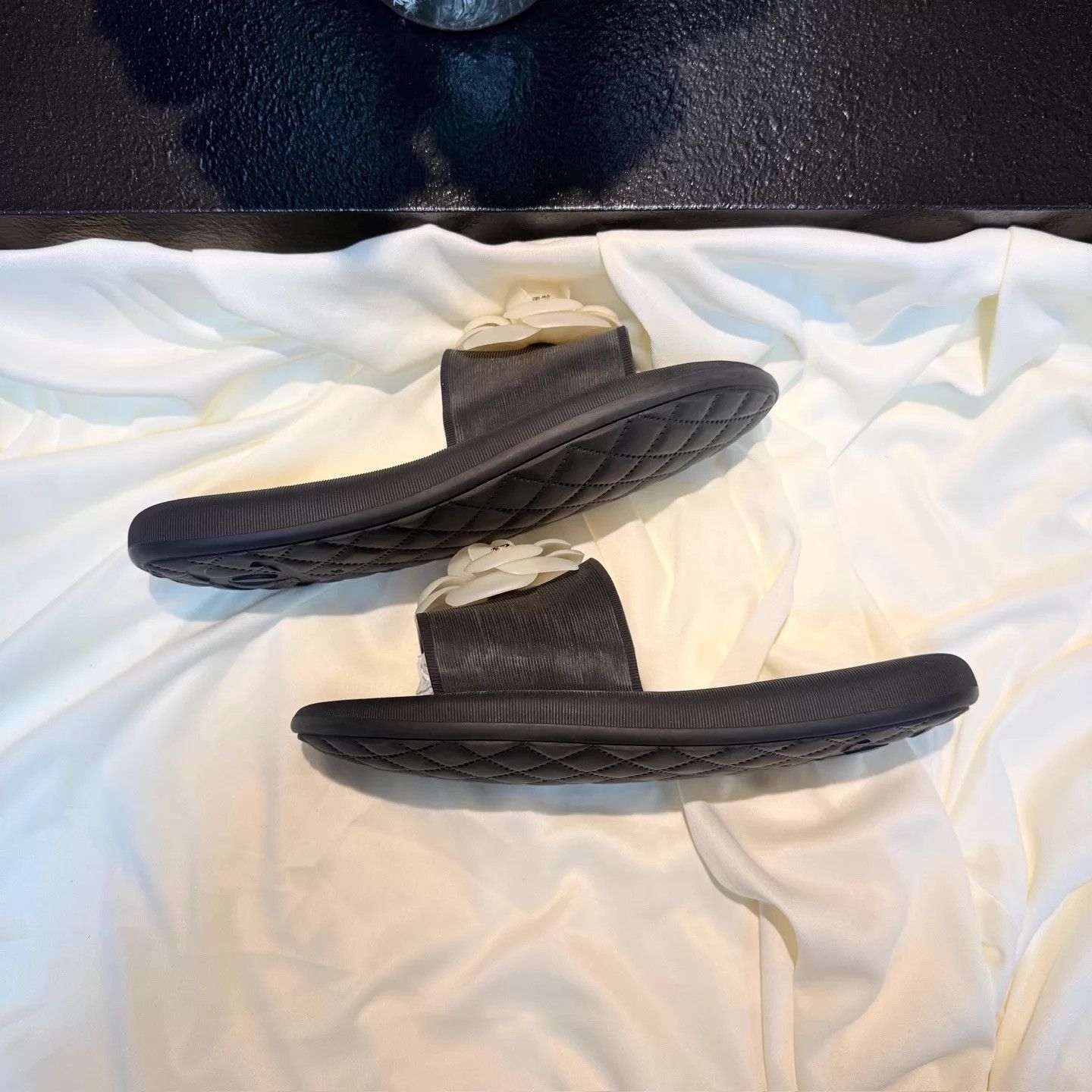 Chanel CHANEL Black & White Gold CC Slippers 38 New Size US 7.5 / IT 37.5 - 5 Thumbnail