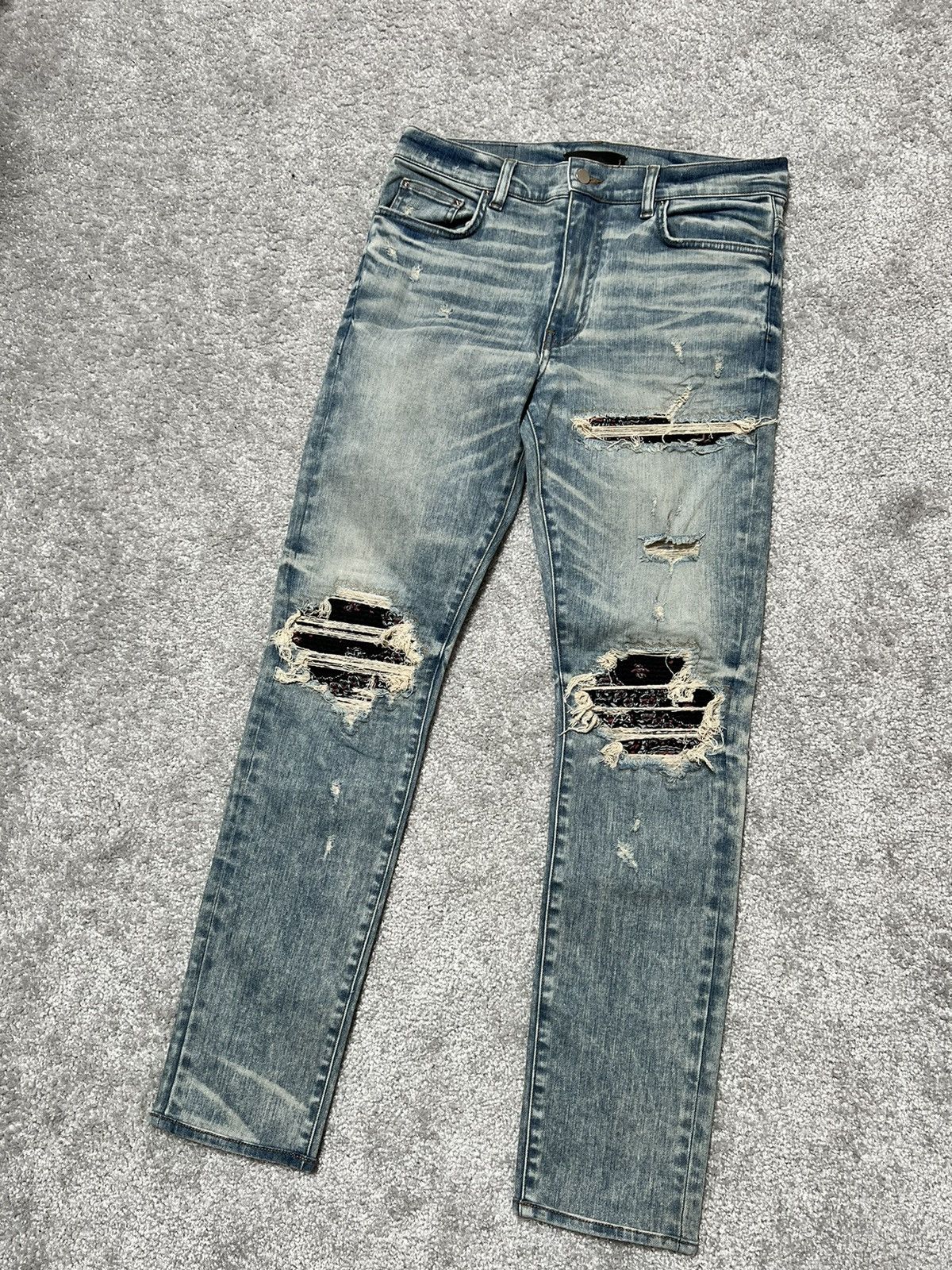 Amiri RARE Amiri MX-1 “Dirty Indigo” Red Bandana Patch Jeans Size US 33 - 4 Thumbnail