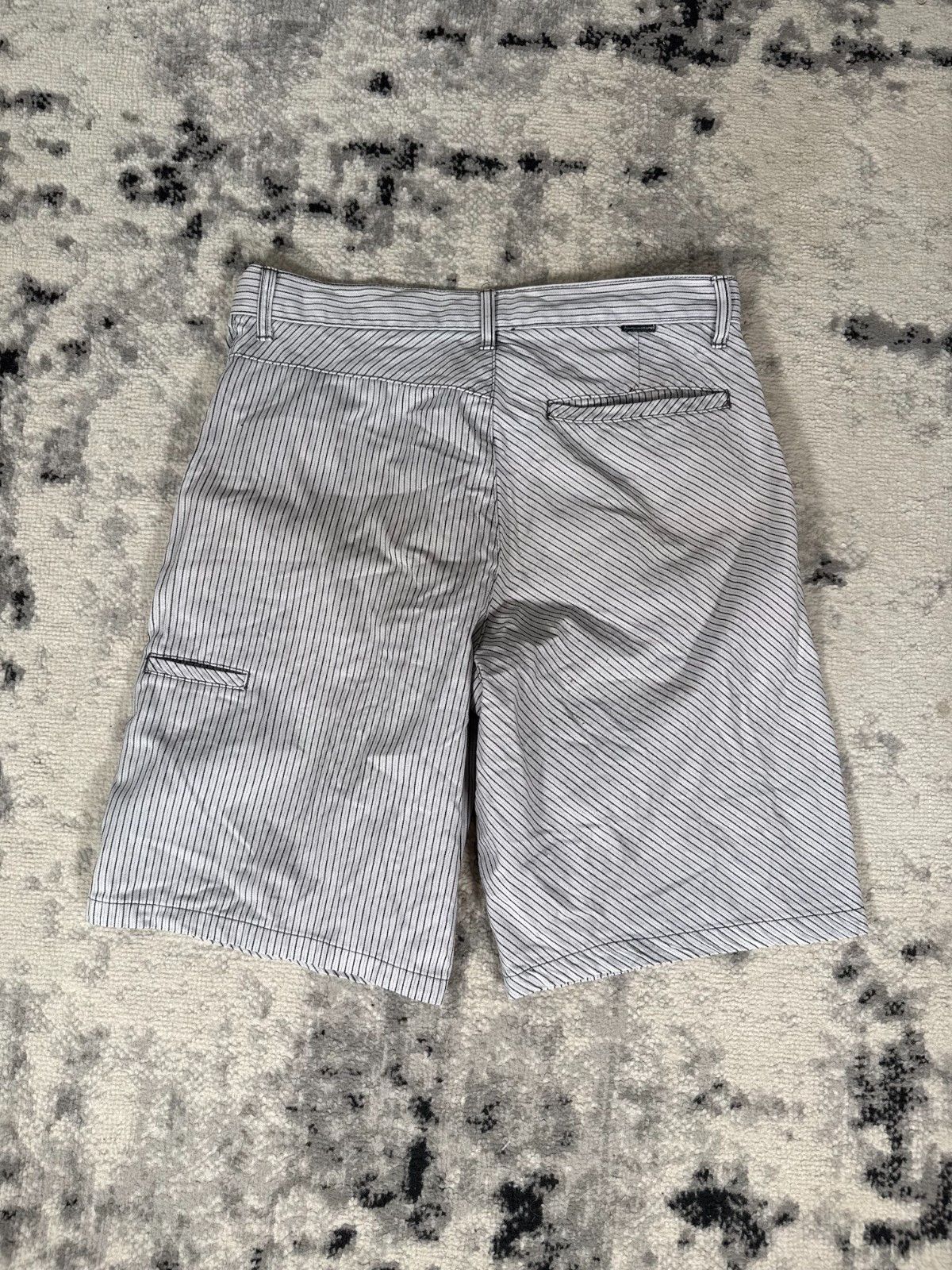 Oakley Y2K Oakley Striped White Shorts Size US 34 / EU 50 - 2 Thumbnail