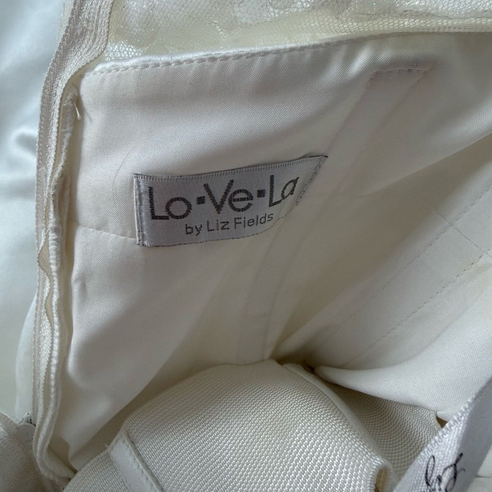 Other Stunning Liz Fields LO-VE-LA Satin Wedding Gown Size L / US 10 / IT 46 - 9 Thumbnail