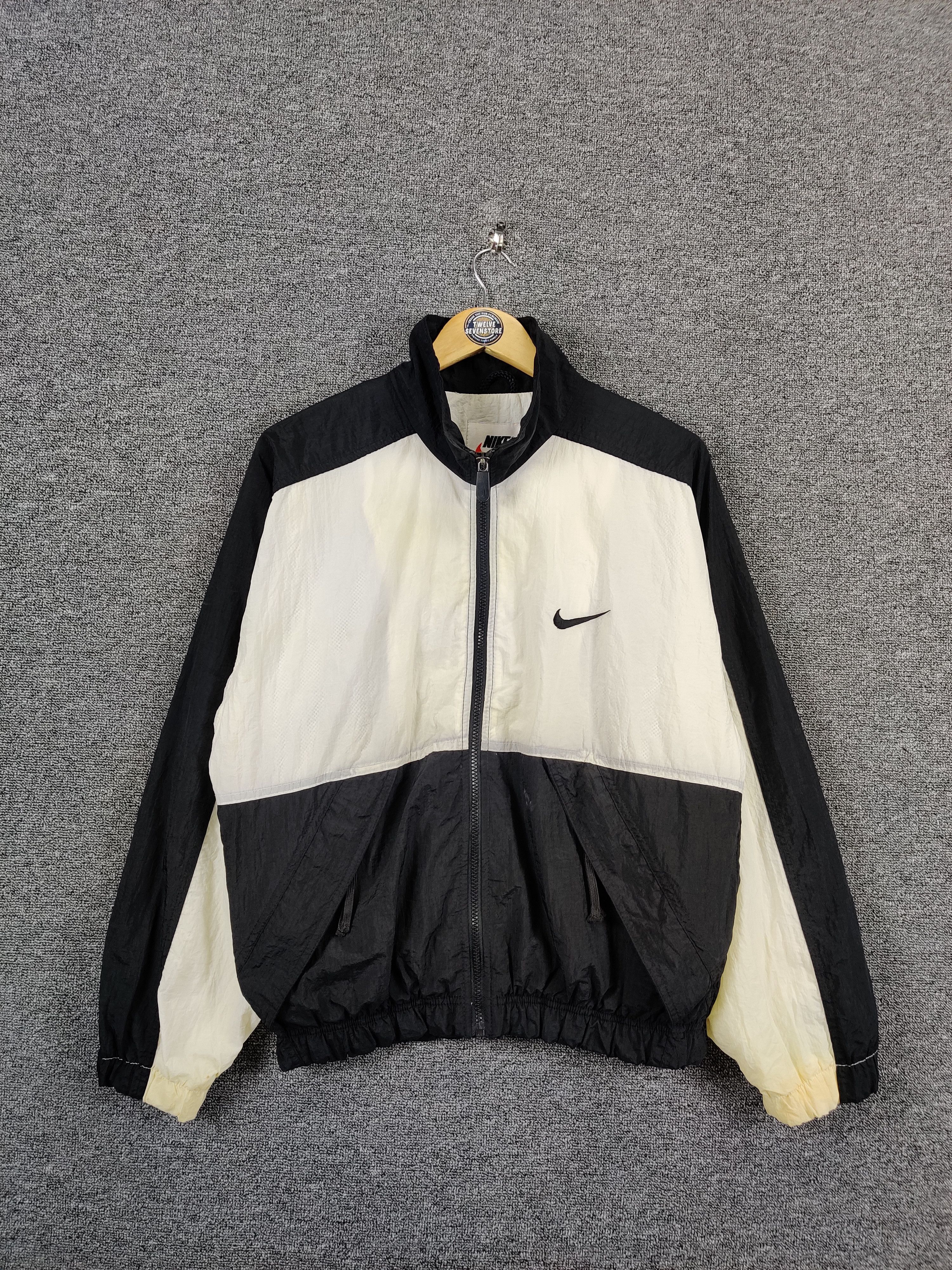Nike Vintage Nike Spell Out Embroidery Windbreaker Jacket Size US S / EU 44-46 / 1 - 4 Thumbnail