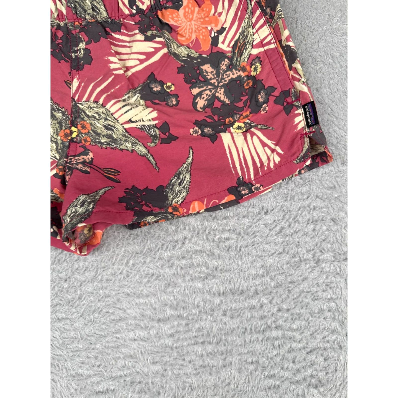 Patagonia Patagonia Shorts Women Small Red Floral Baggies Nylon Gym Run Workout Casual 2.5 Size 28" / US 6 / IT 42 - 2 Thumbnail