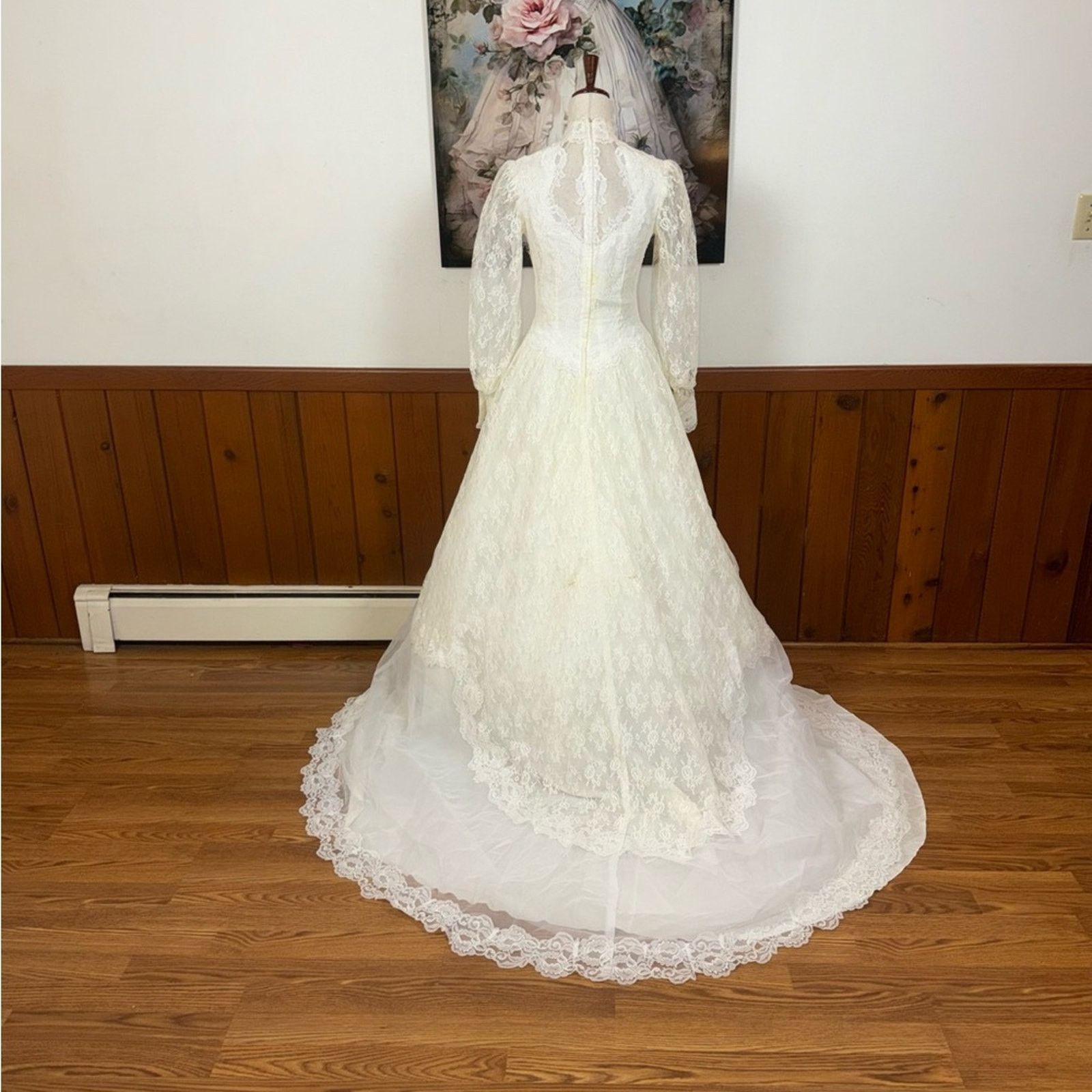 Vintage Fabulous Vintage 1970s High Neck Lace Wedding Gown Size L / US 10 / IT 46 - 5 Thumbnail