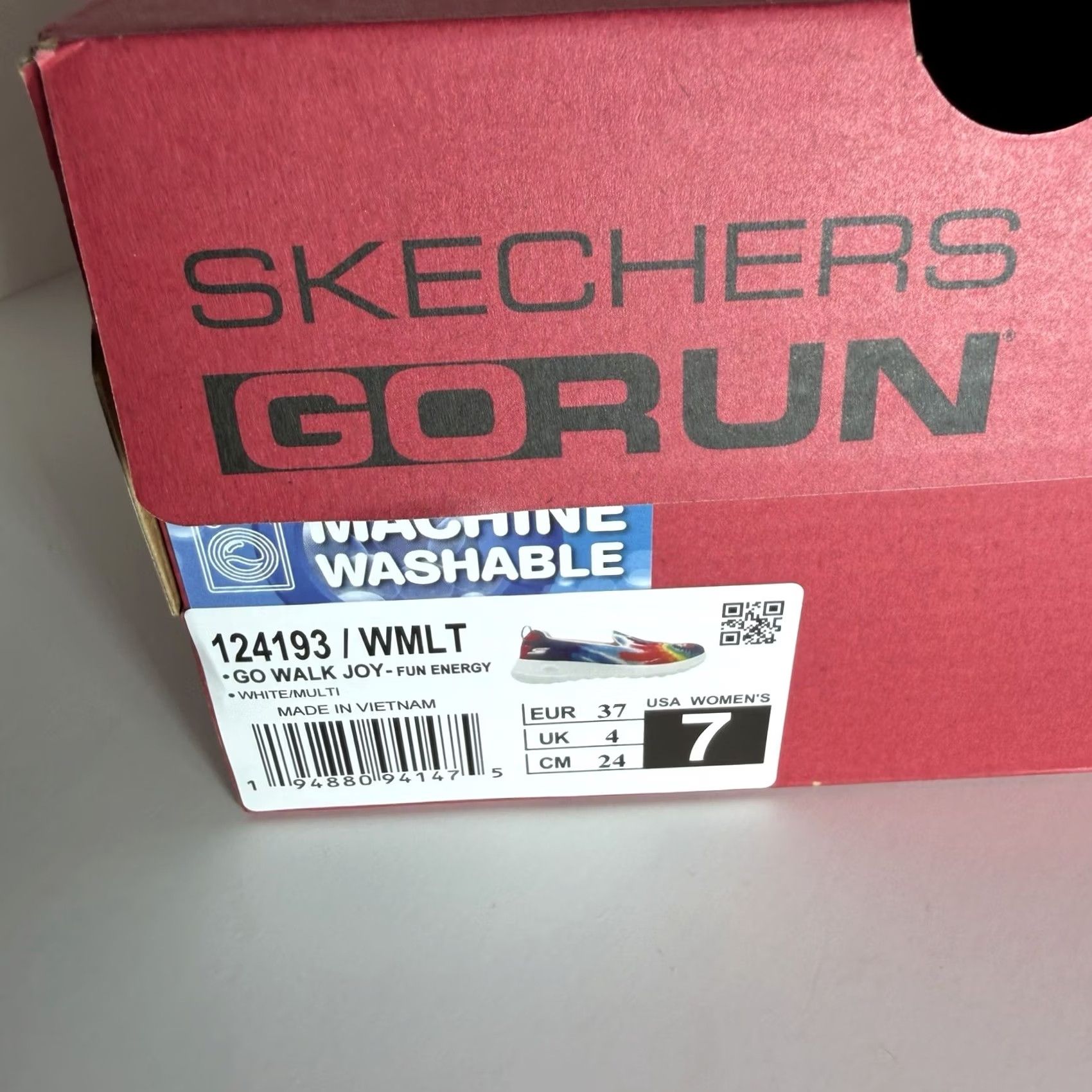 SKECHERS Skechers Slip On Go Walk Joy Tie Dye Women’s Size 7 124193 New With Box Mens Womens Girls Boys Size US 7 / IT 37 - 6 Thumbnail