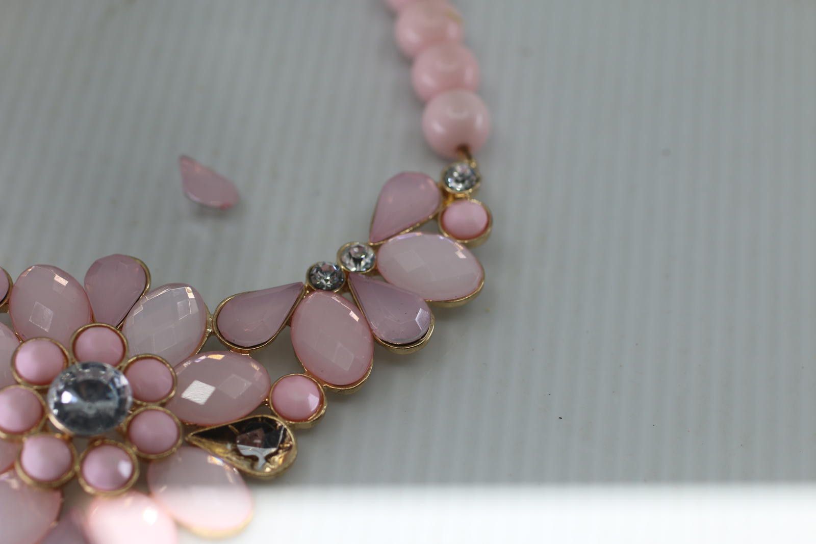 The Unbranded Brand Pink Floral Statement Necklace Gold Tone Rhinestone Flower Size ONE SIZE - 6 Thumbnail