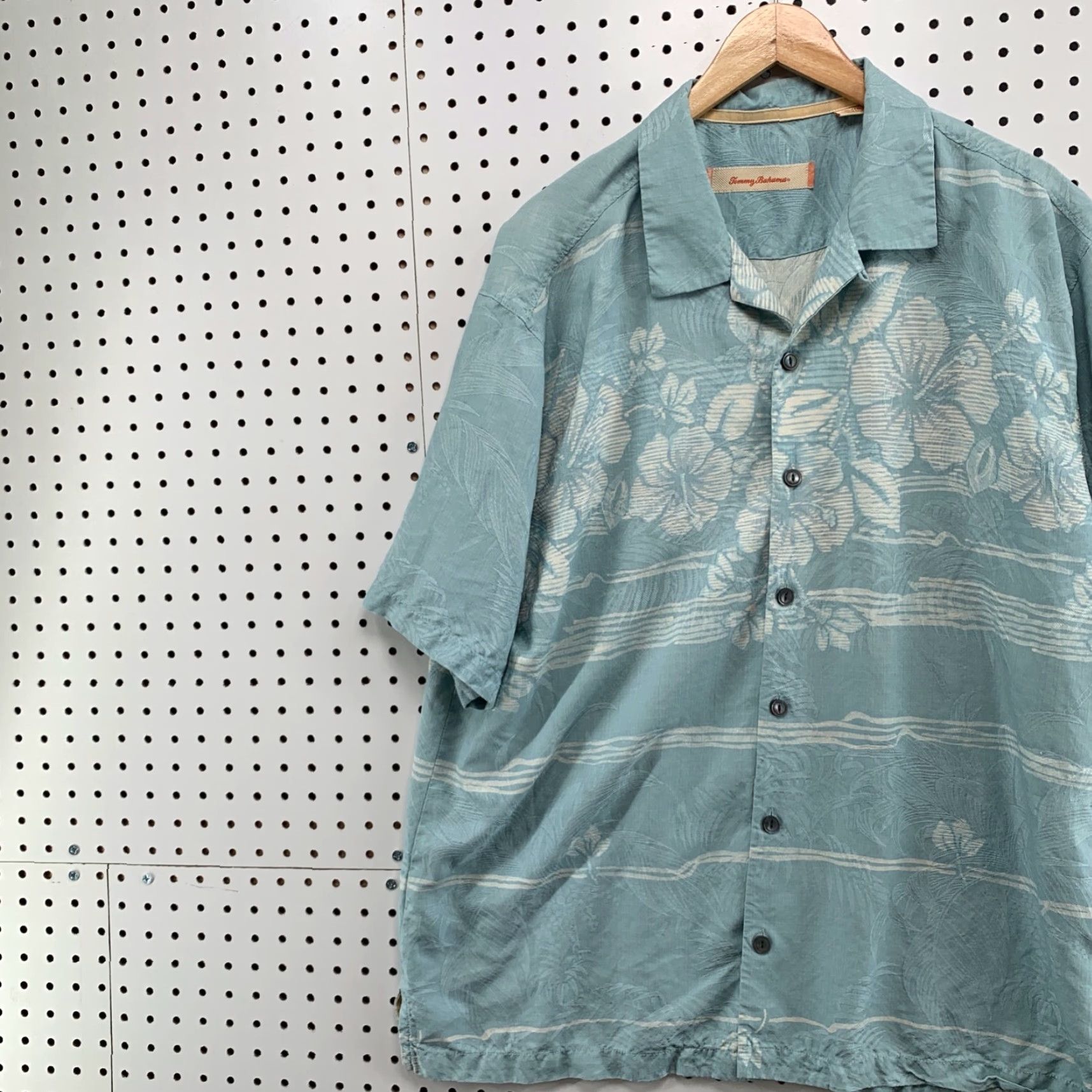 Tommy Bahama Tommy Bahama Shirt Men XL Blue Silk Floral Pattern Short Sleeve Button-Up Size US XL / EU 56 / 4 - 3 Thumbnail