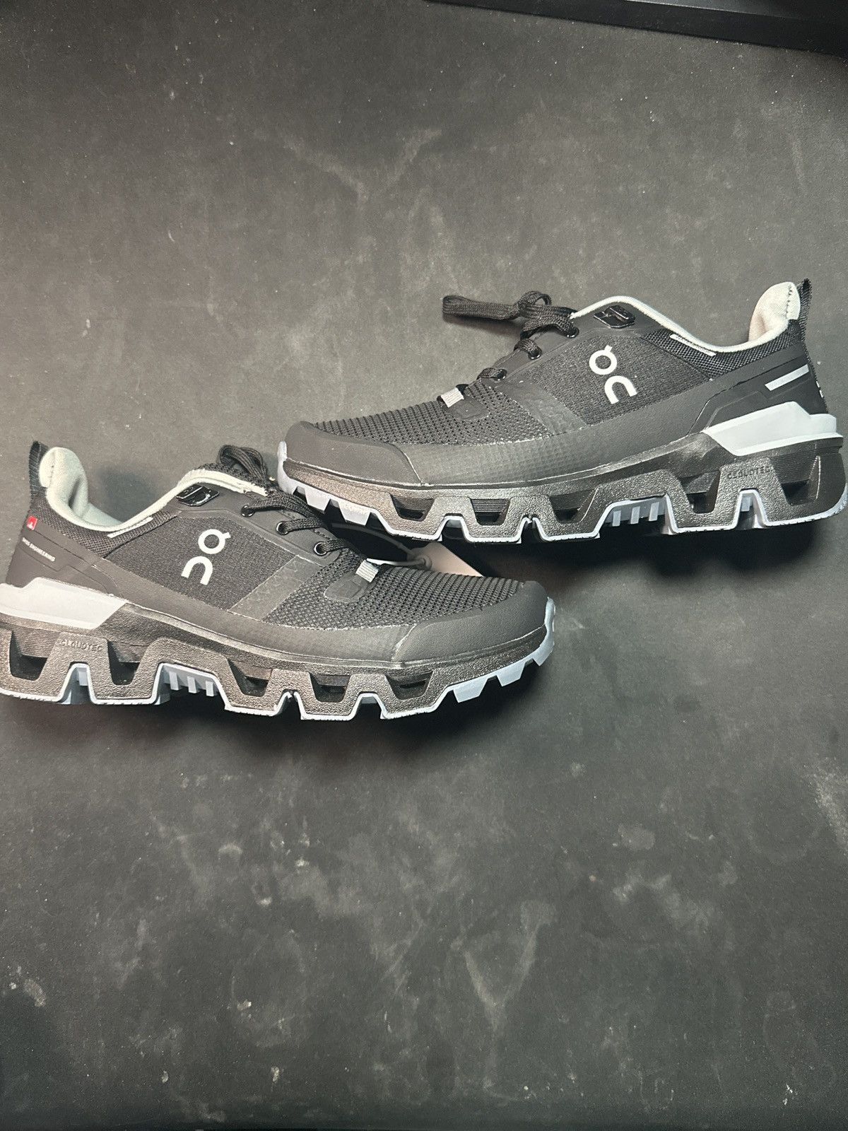 Cloud Wander – Size 8 Women - Black Premium Grey
