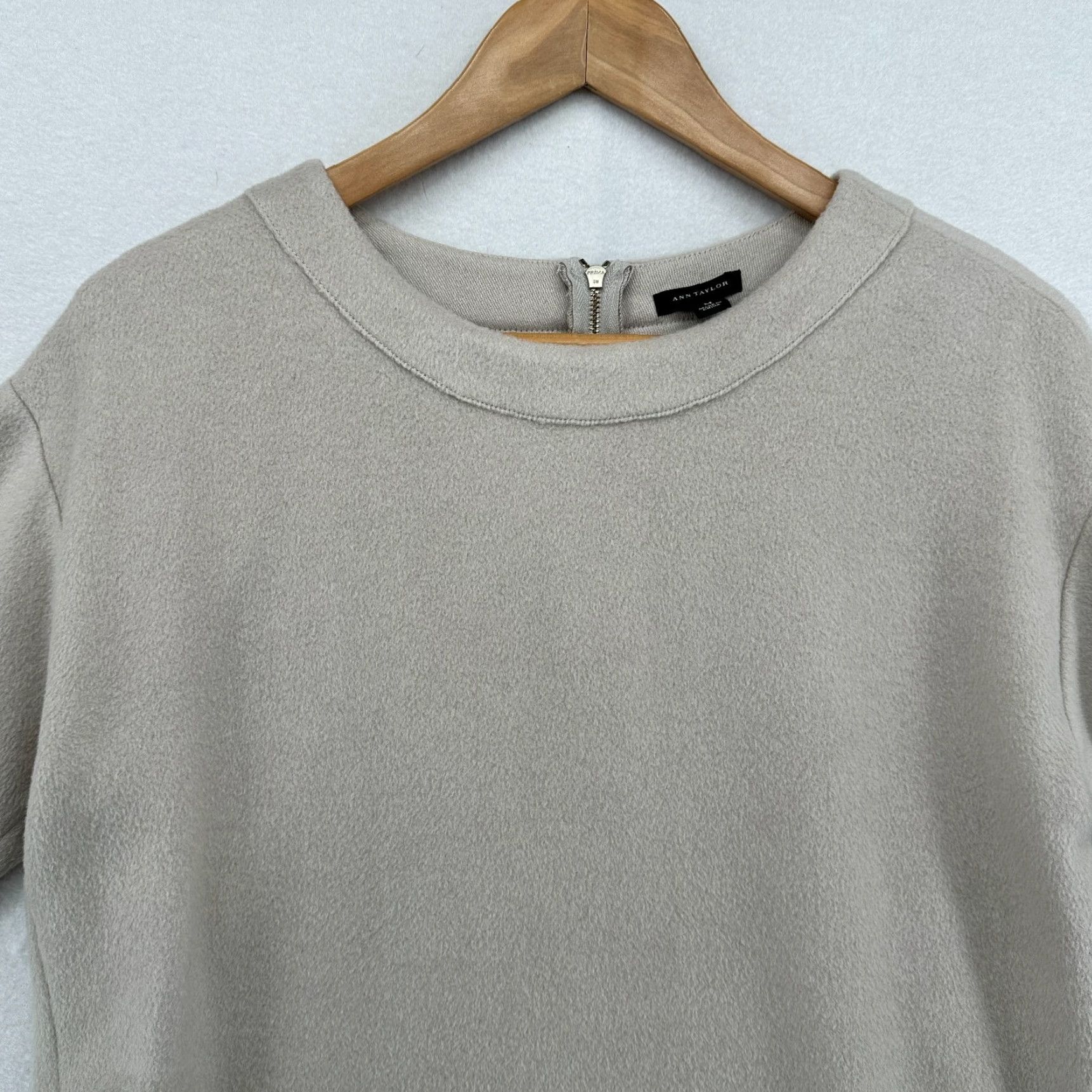Ann Taylor Ann Taylor Short Sleeve Shirt Wool Blend Top Womens Size Medium Taupe Beige Size M / US 6-8 / IT 42-44 - 4 Thumbnail